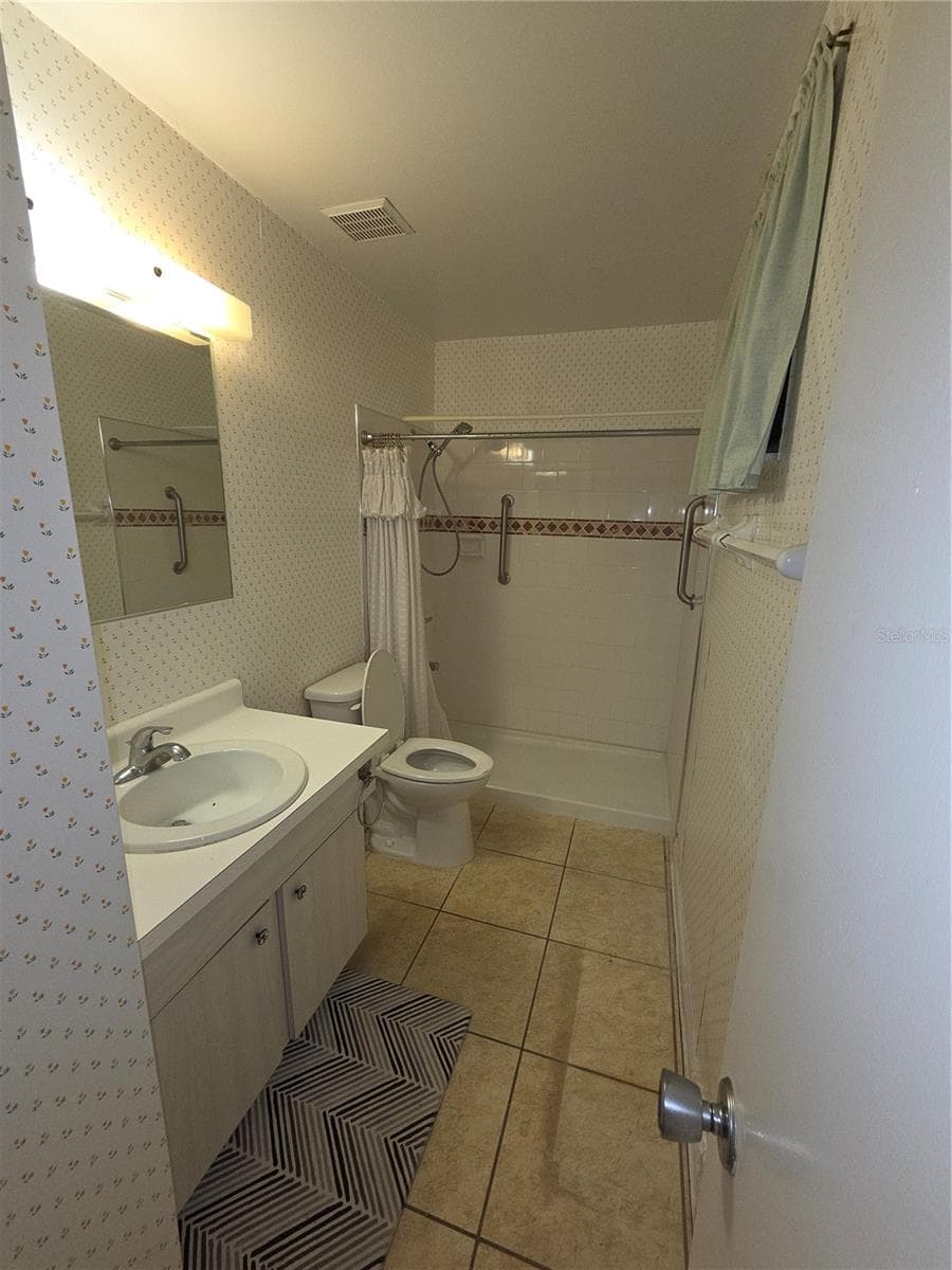 full bath - 1594 COUNCIL DR, SUN CITY CENTER