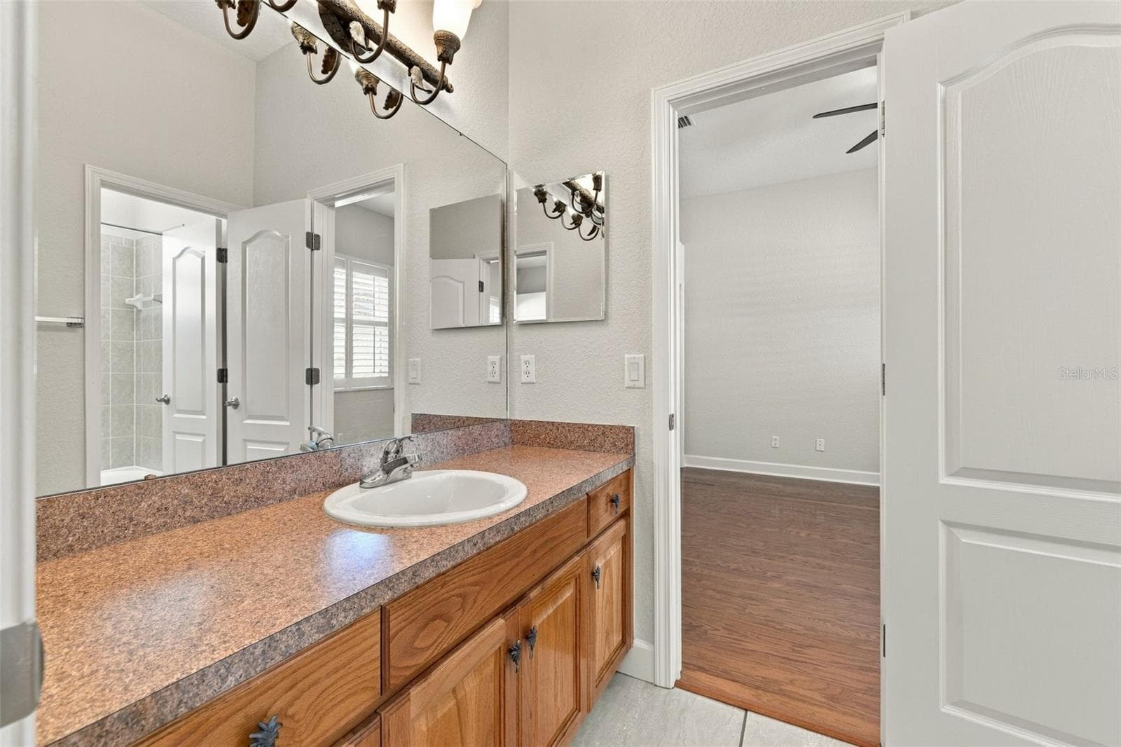 Jack N Jill Bathroom Vanity Area! - 3916 VALRICO GROVE DR, VALRICO