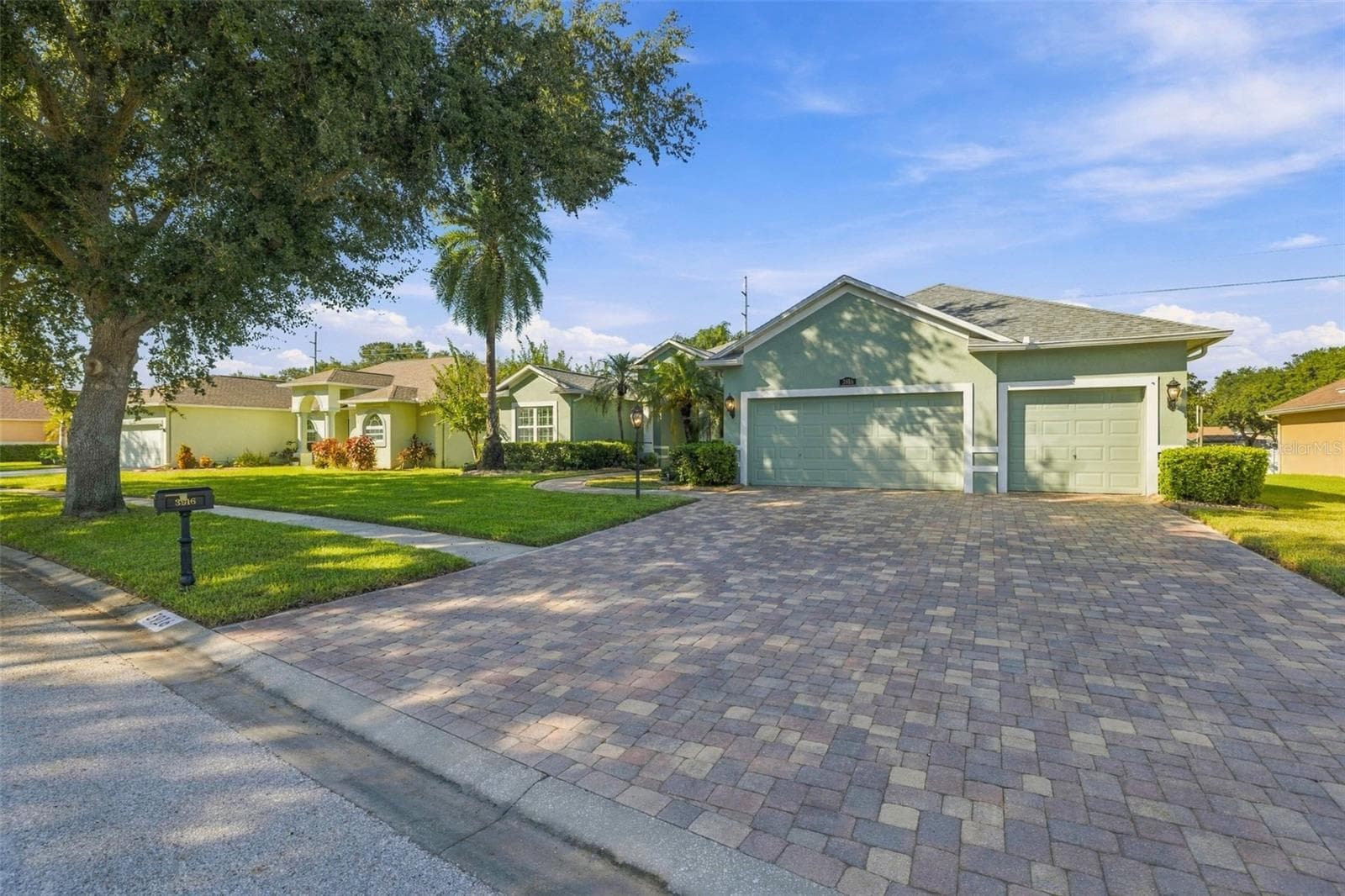 Entry Sidewalk &  Driveway all in Pavers to marvel at your home! - 3916 VALRICO GROVE DR, VALRICO