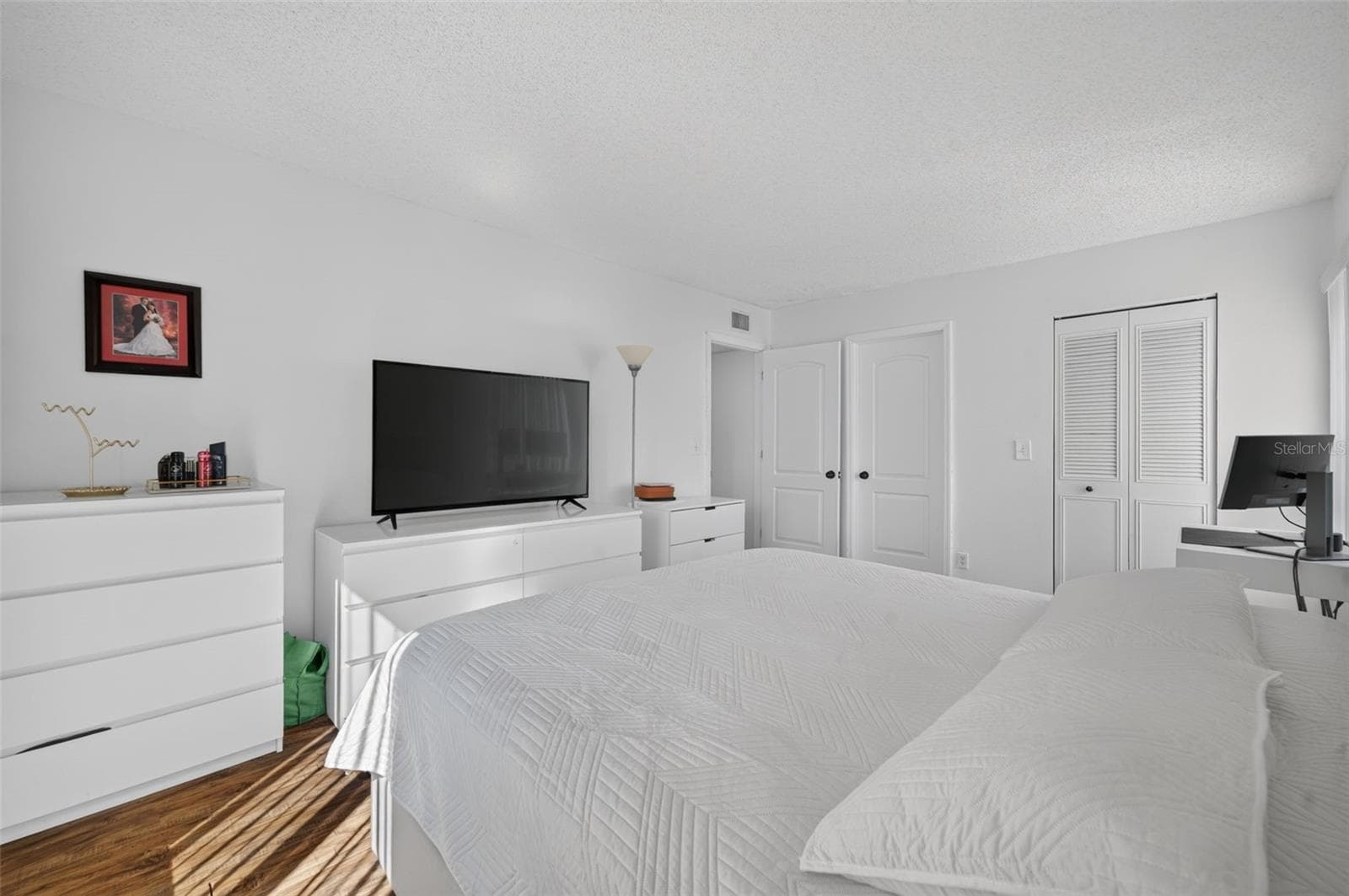 Primary bedroom with ensuite bathroom - 8217 SUN SPRING CIR #52, ORLANDO