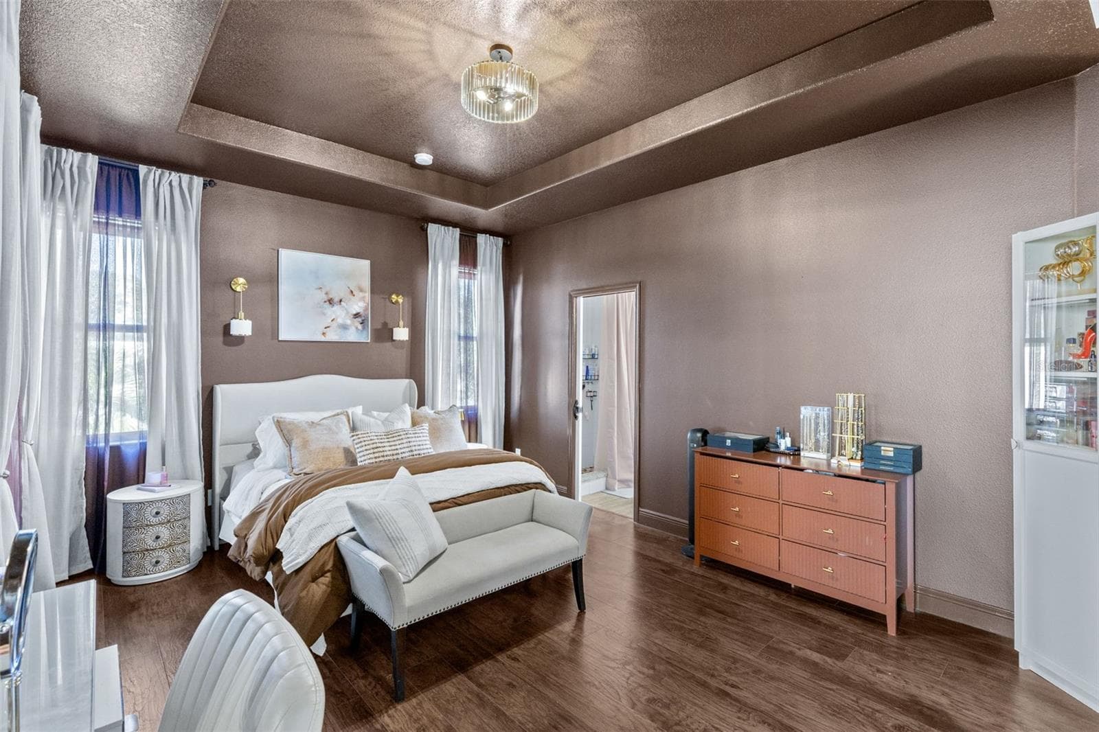 Primary bedroom with en suite bathroom and walk-in closet - 10337 ANDOVER POINT CIR, ORLANDO