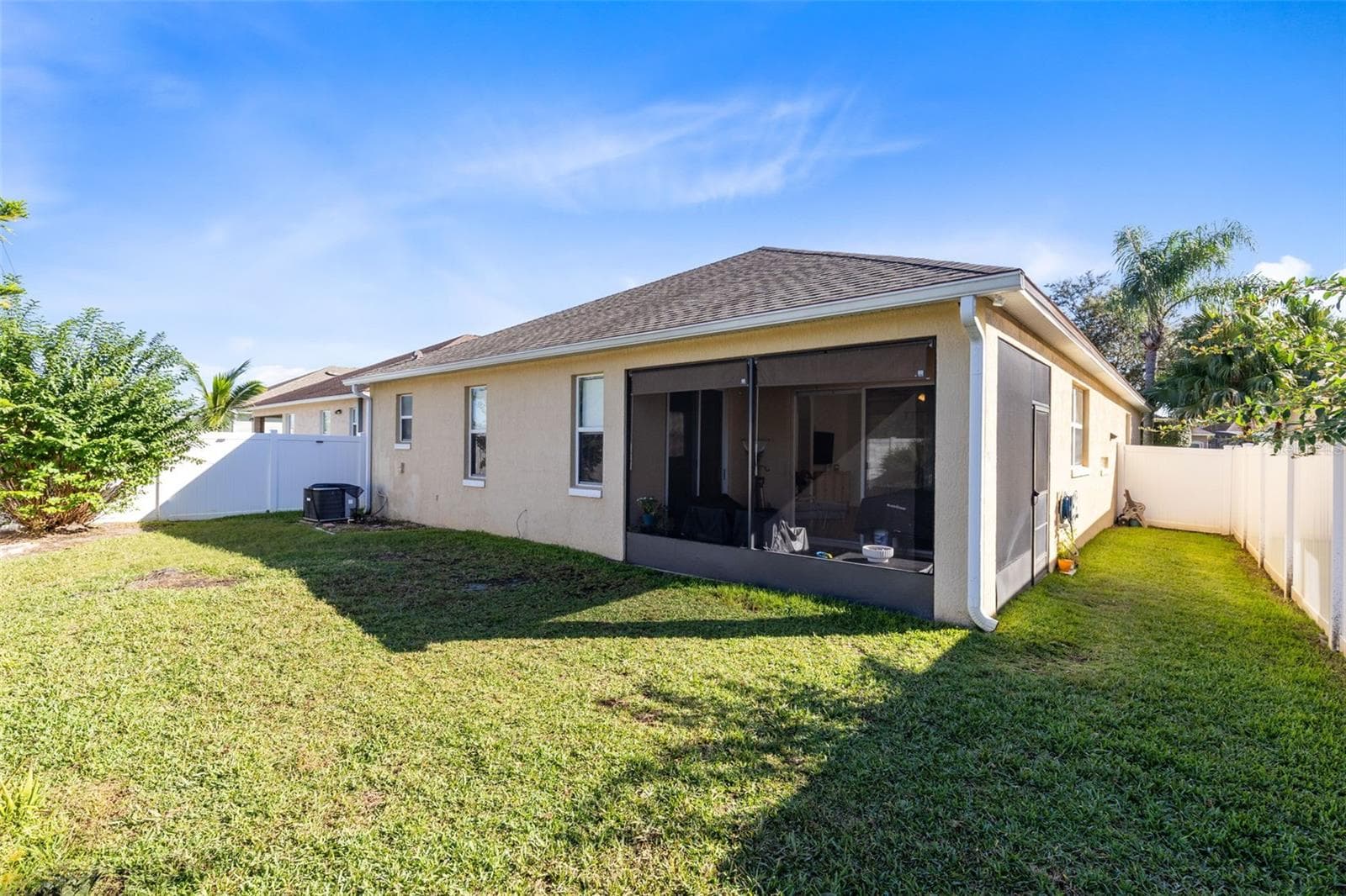 Fenced backyard. Screened patio - 10337 ANDOVER POINT CIR, ORLANDO