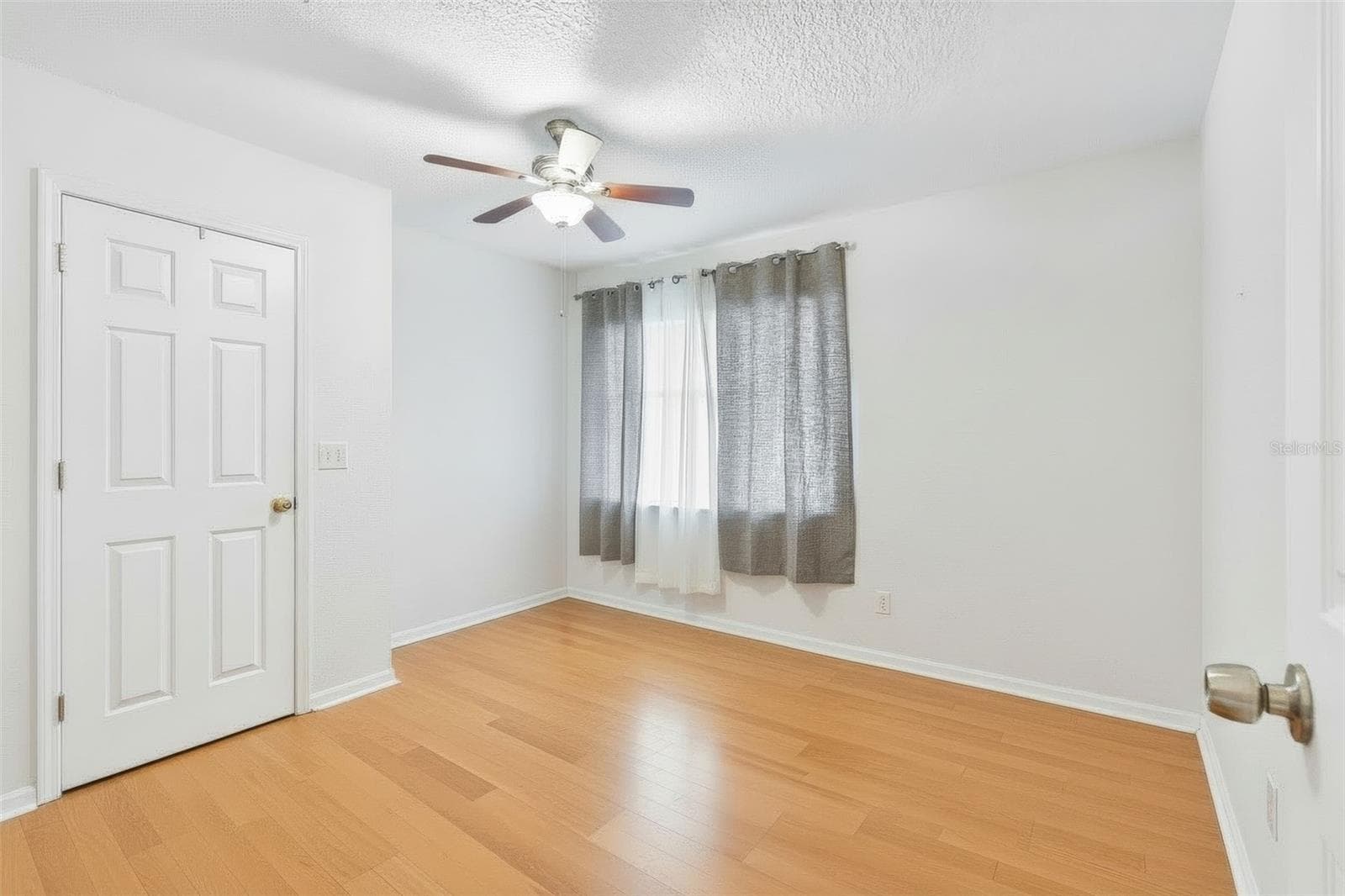 Single Family Residence at 1020 COTTONWOOD ST, LEESBURG, photo 13 of 41