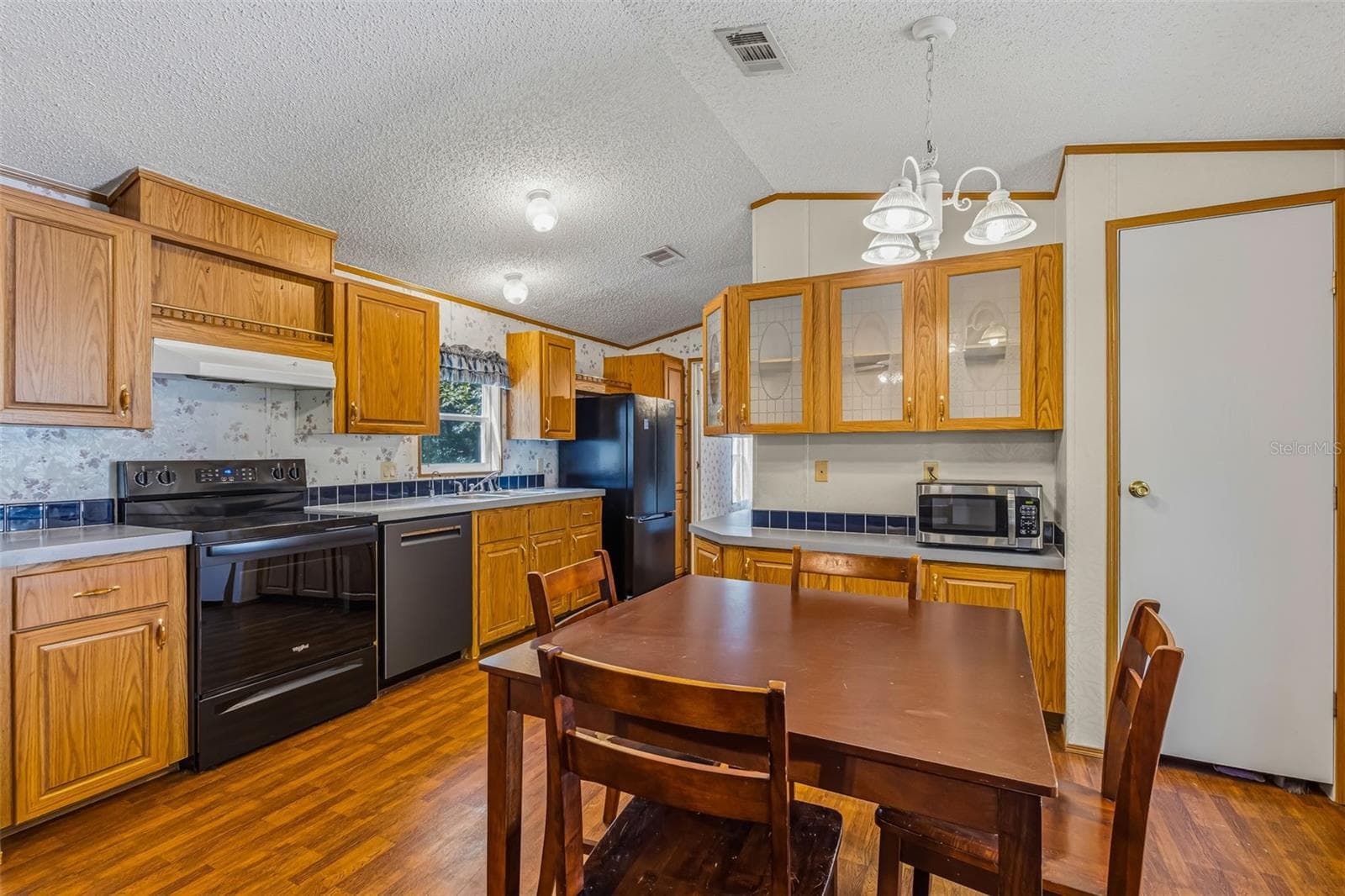 Manufactured Home at 14631 NE 10TH AVE, TRENTON, photo 9 of 36
