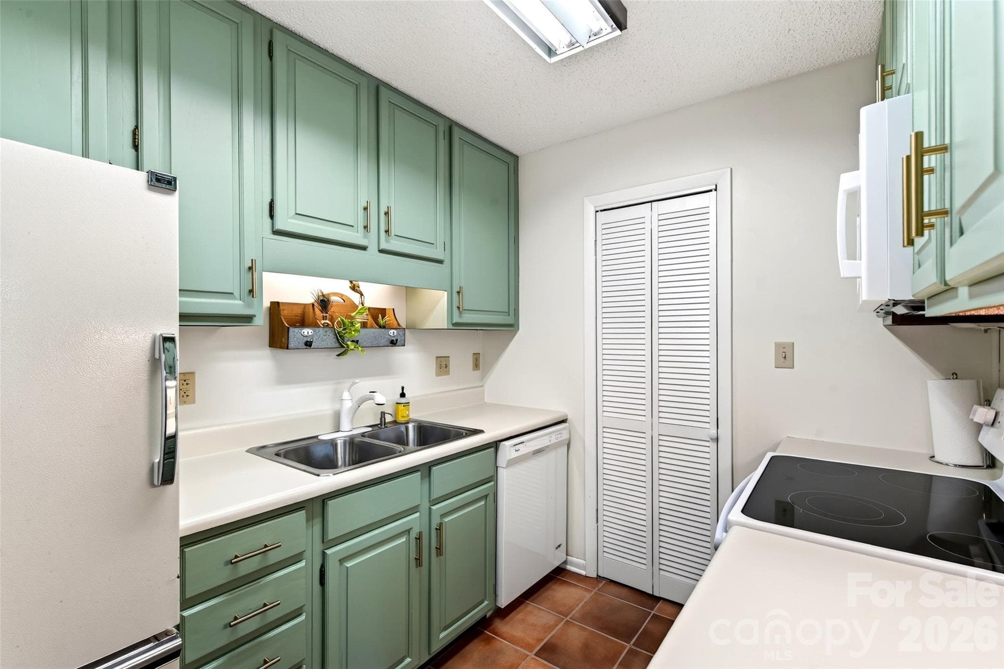 Condominium at 1 Lynx Drive, Black Mountain, photo 16 of 46