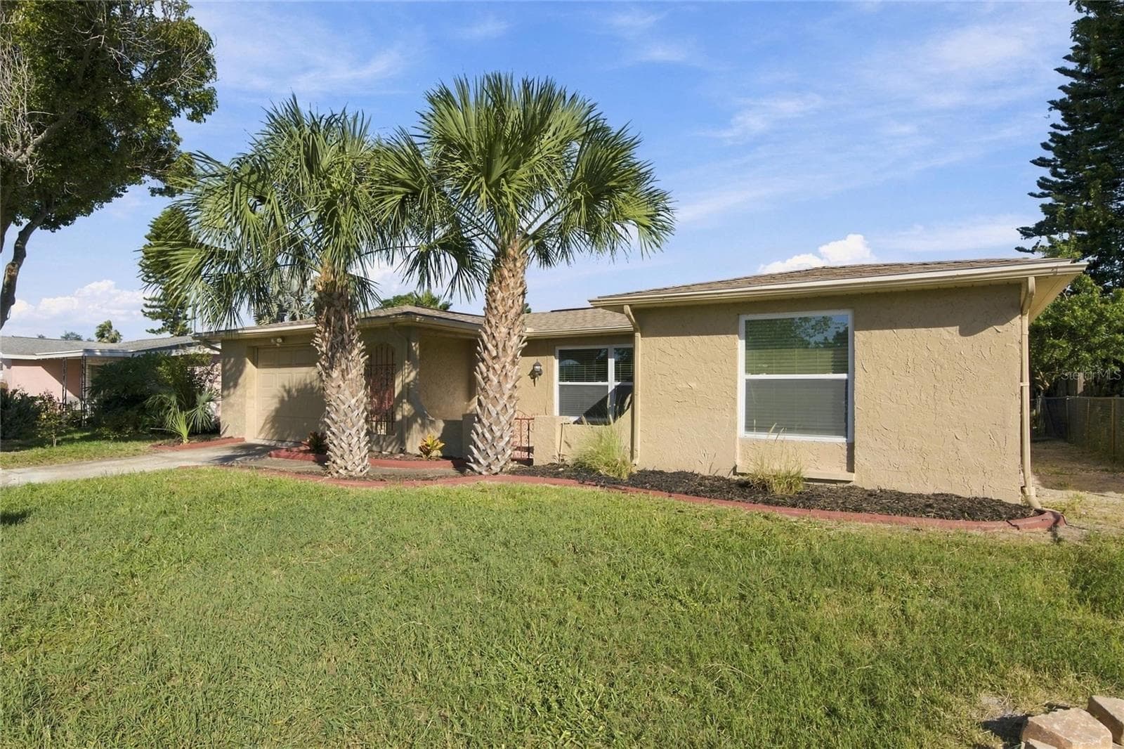 Single Family Residence at 7401 OAK CREST DR, PORT RICHEY, photo 2 of 33