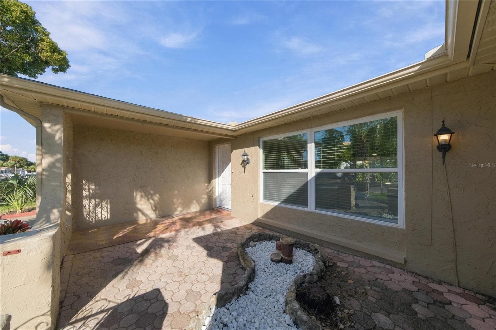 Single Family Residence at 7401 OAK CREST DR, PORT RICHEY, photo 3 of 33