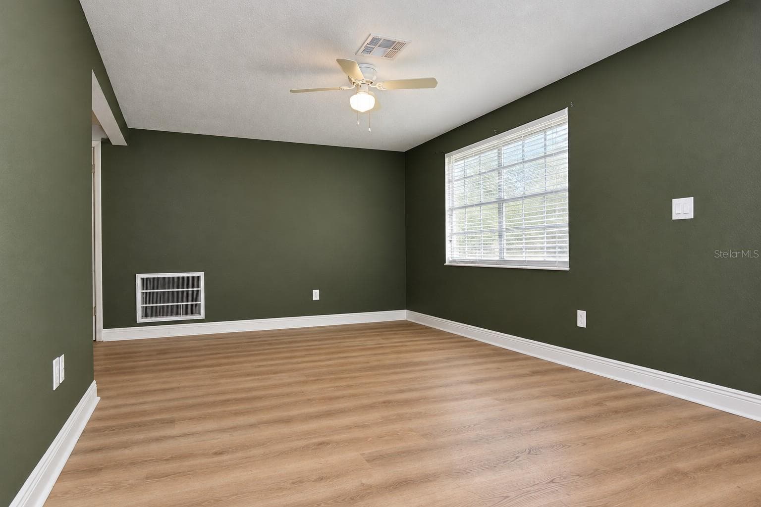 Single Family Residence at 3450 WILTSHIRE DR, HOLIDAY, photo 3 of 27
