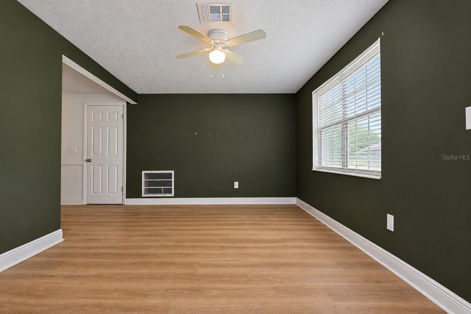 Single Family Residence at 3450 WILTSHIRE DR, HOLIDAY, photo 5 of 27