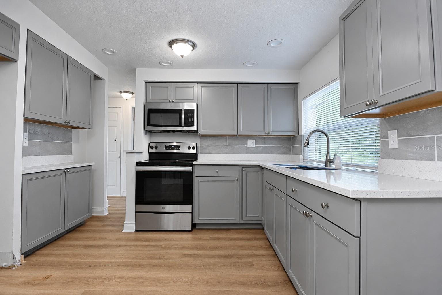 Single Family Residence at 3450 WILTSHIRE DR, HOLIDAY, photo 6 of 27
