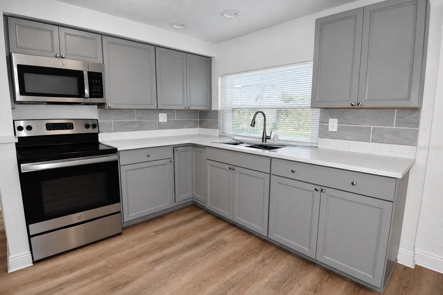 Single Family Residence at 3450 WILTSHIRE DR, HOLIDAY, photo 8 of 27
