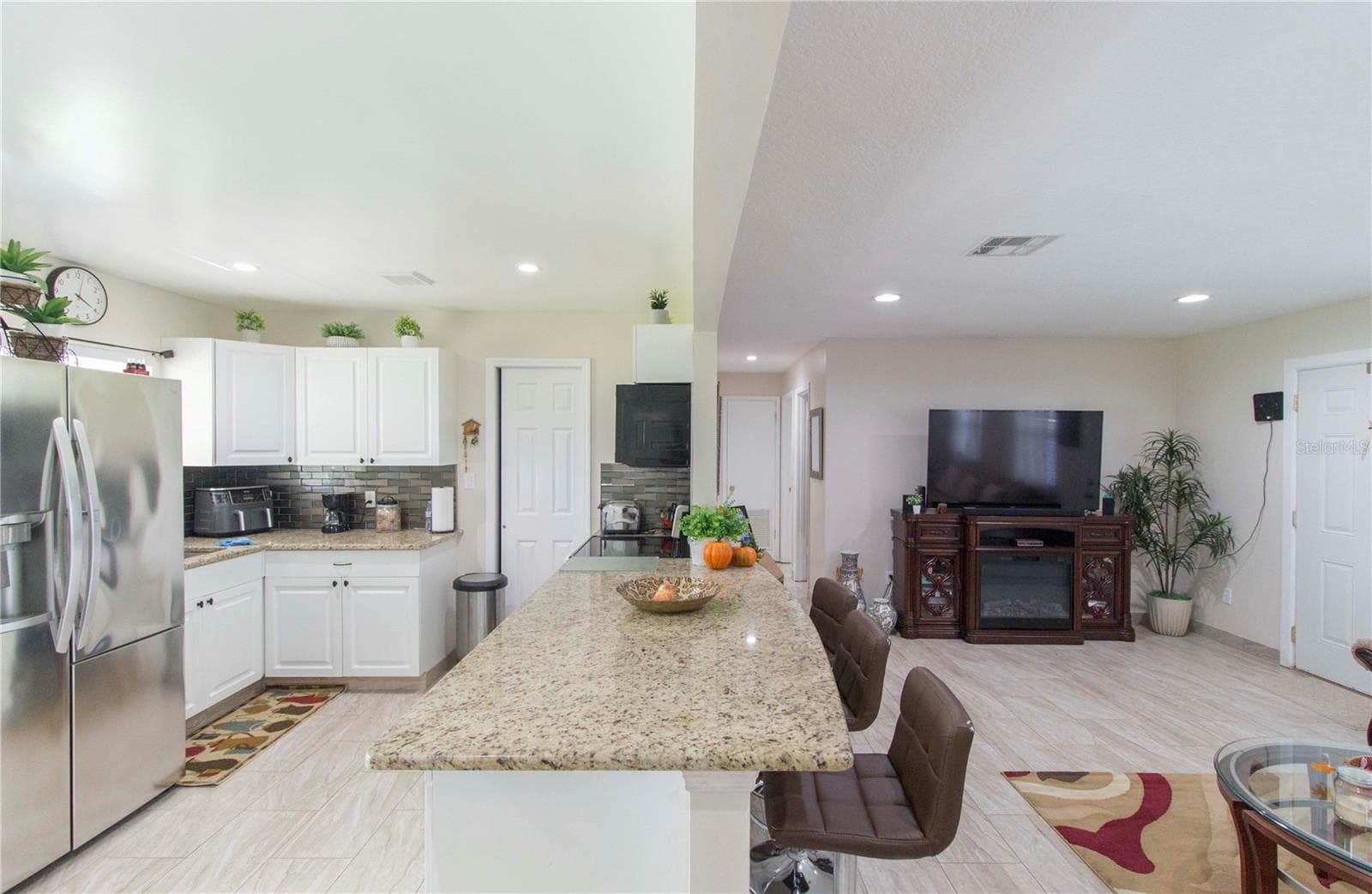 Single Family Residence at 214 DAHLIA DR, KISSIMMEE, photo 8 of 54