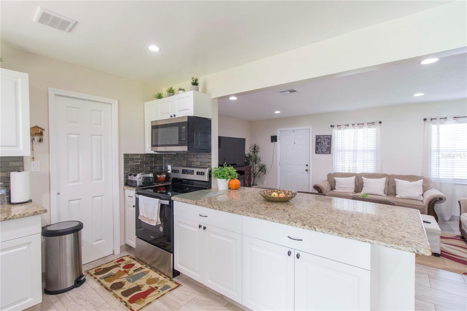 Single Family Residence at 214 DAHLIA DR, KISSIMMEE, photo 11 of 54