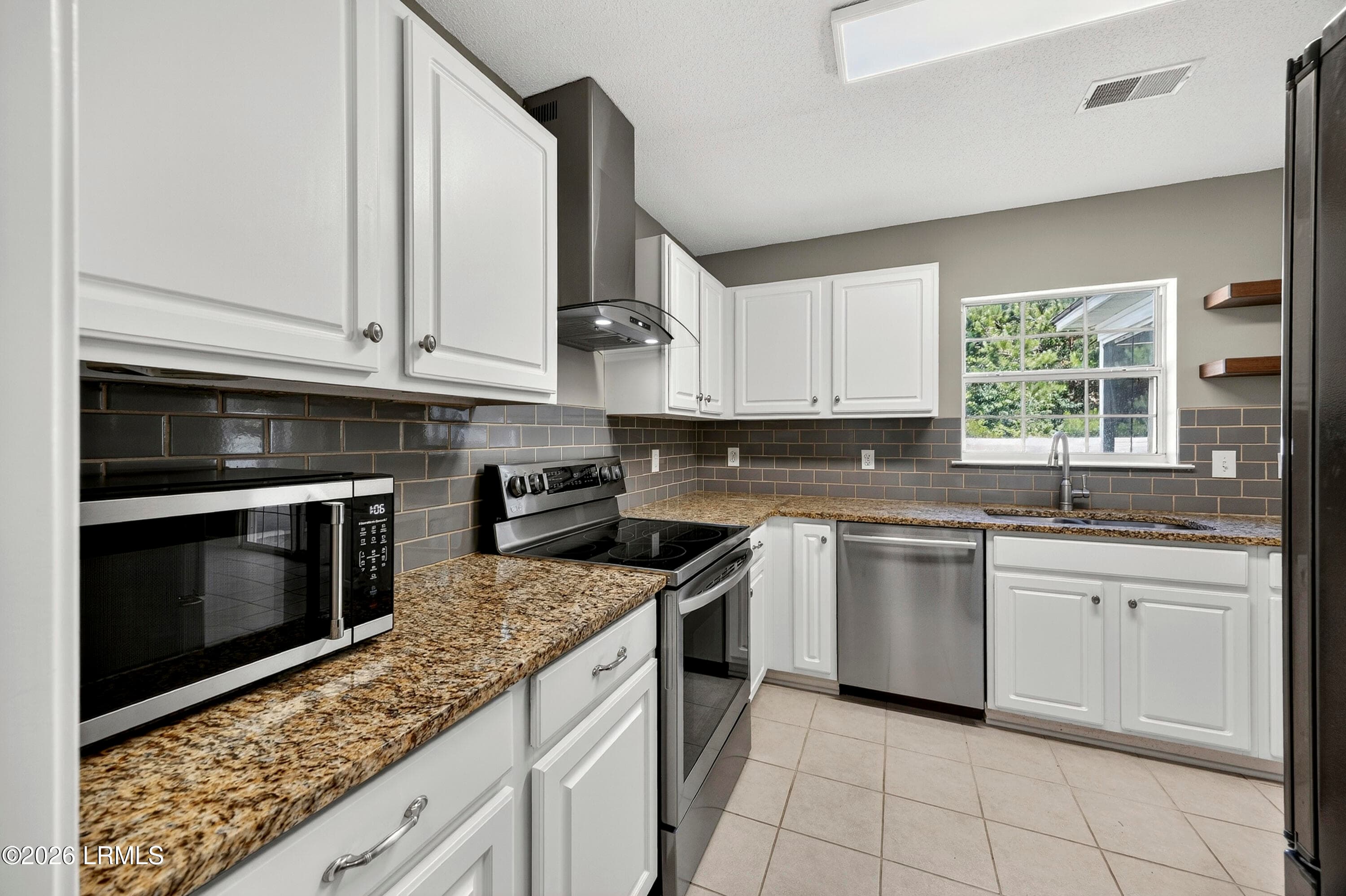 10. 41 Lakeside Dr - 41 Lakeside Drive, Bluffton, SC 29910