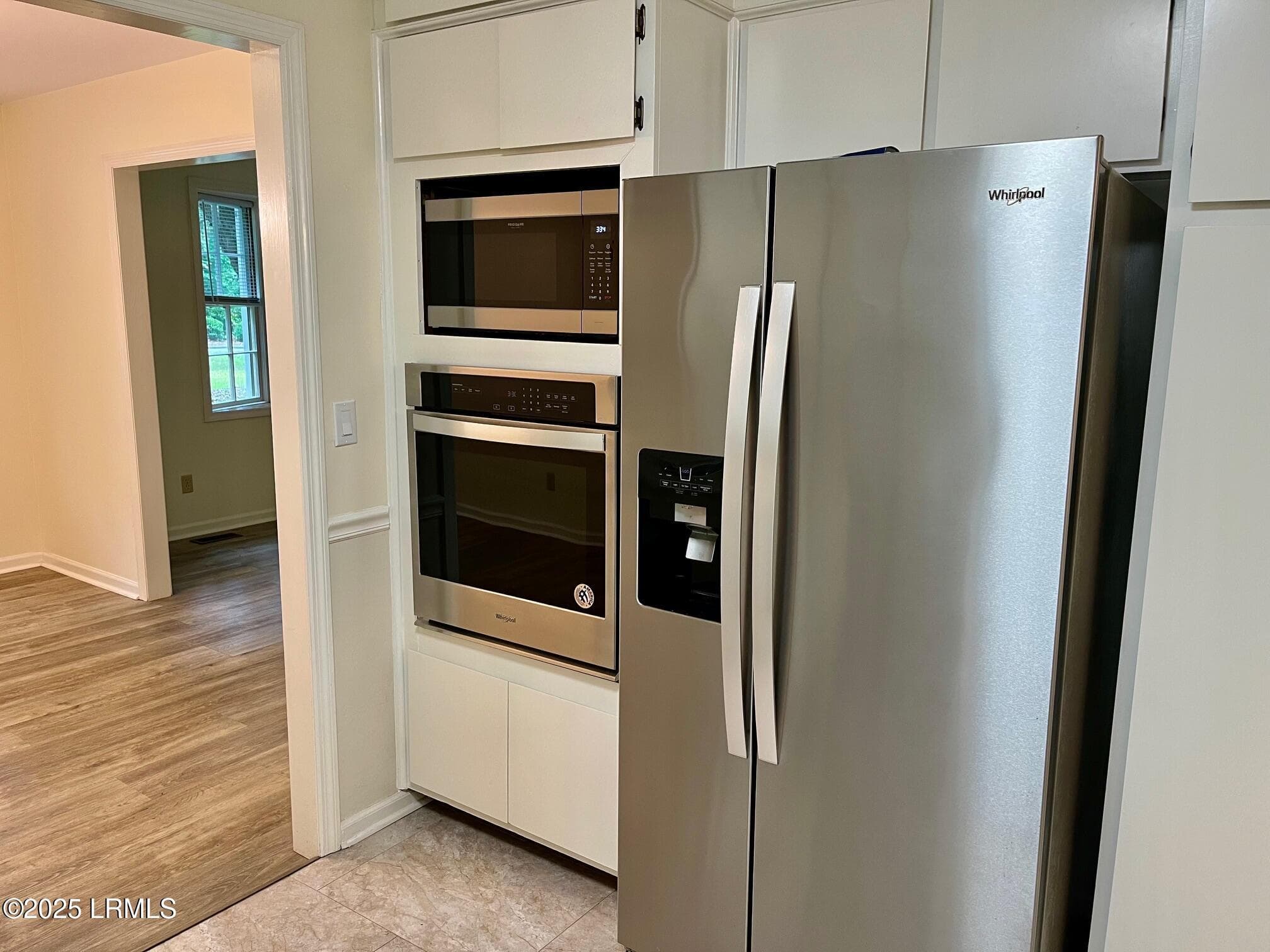 Stainless Appliances - 82 Sunset Boulevard, Beaufort, SC 29907