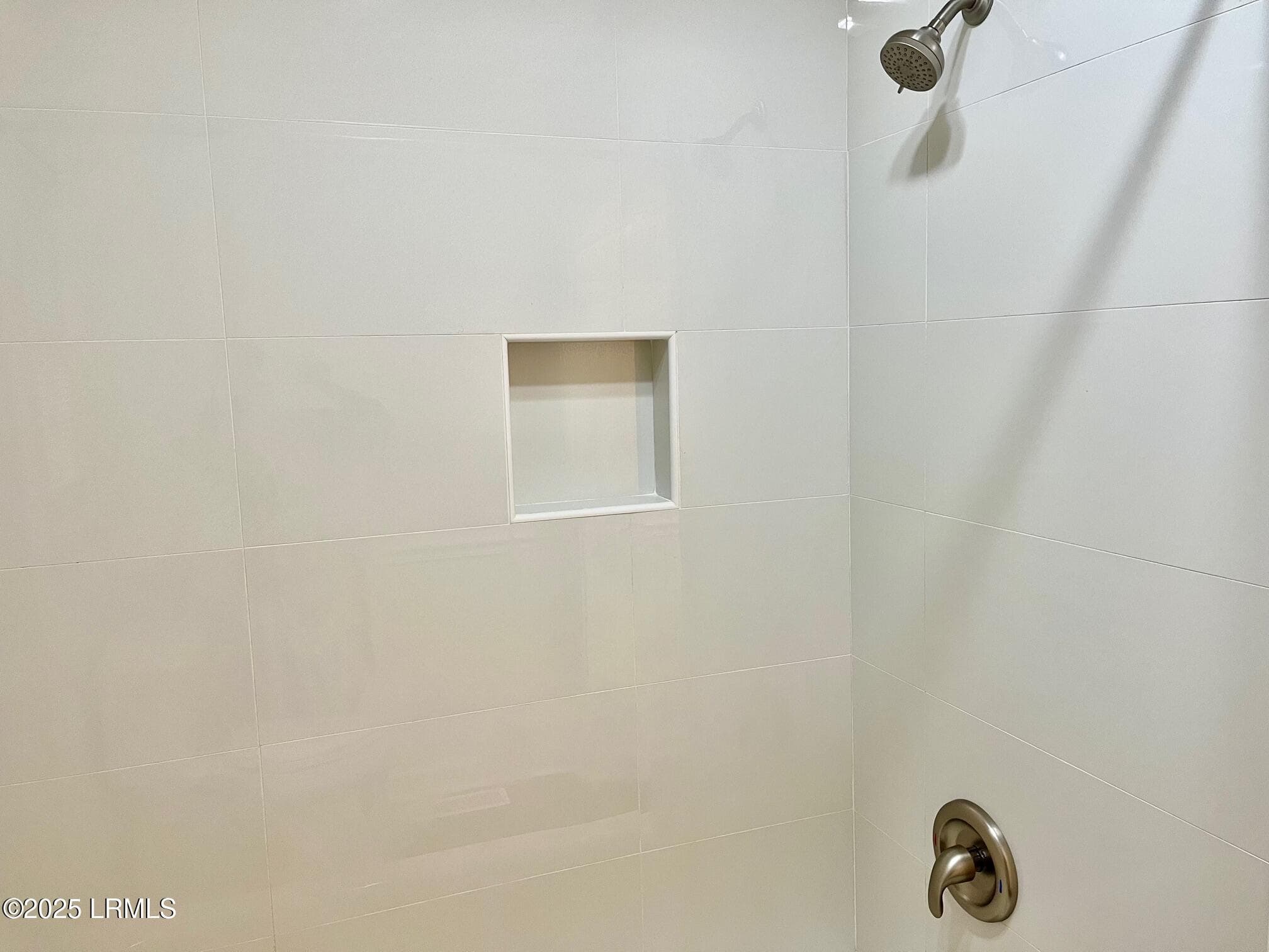 Tile Shower w/ Tub - 82 Sunset Boulevard, Beaufort, SC 29907