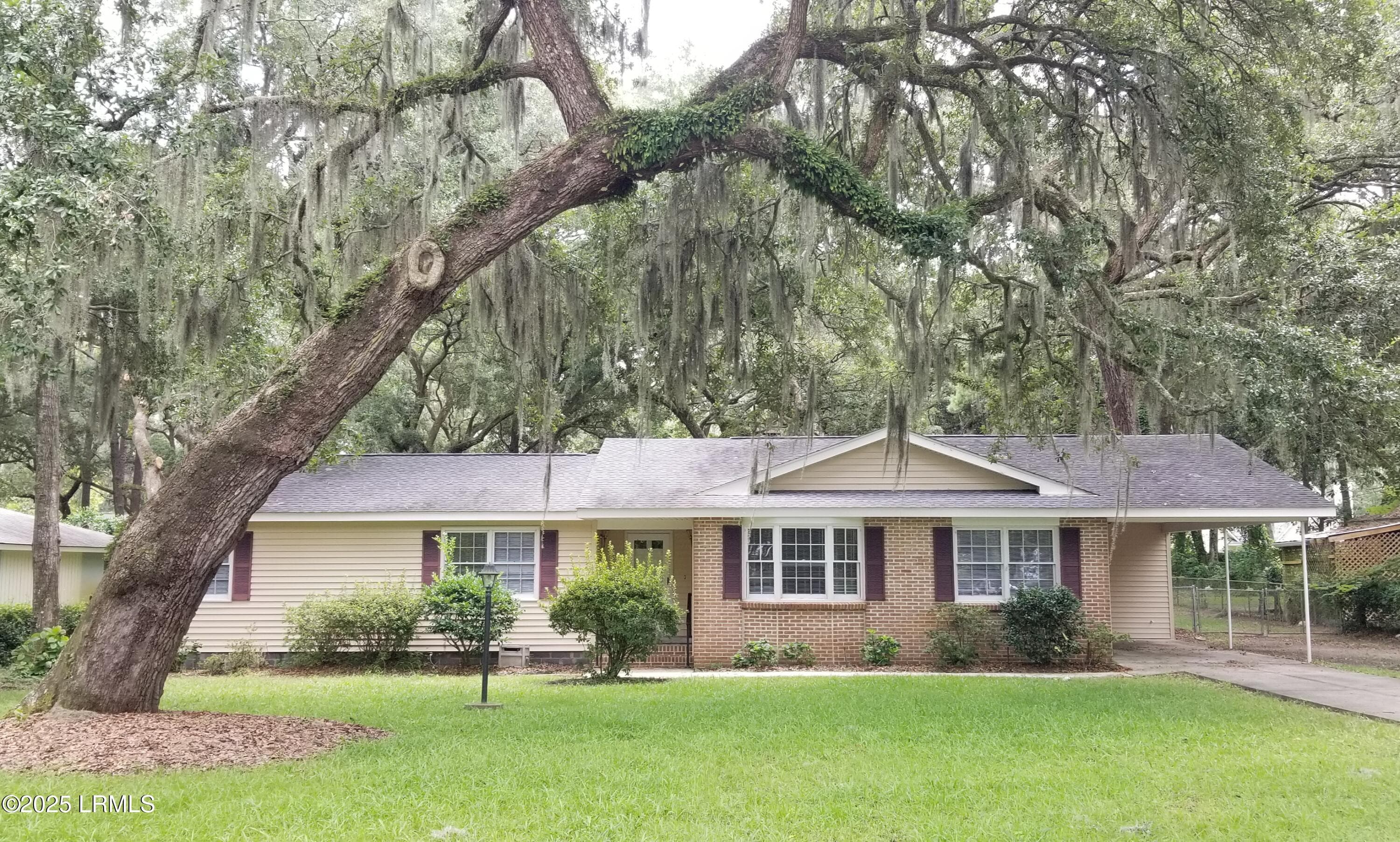 Half Acre-Oaks & Landscape - 82 Sunset Boulevard, Beaufort, SC 29907