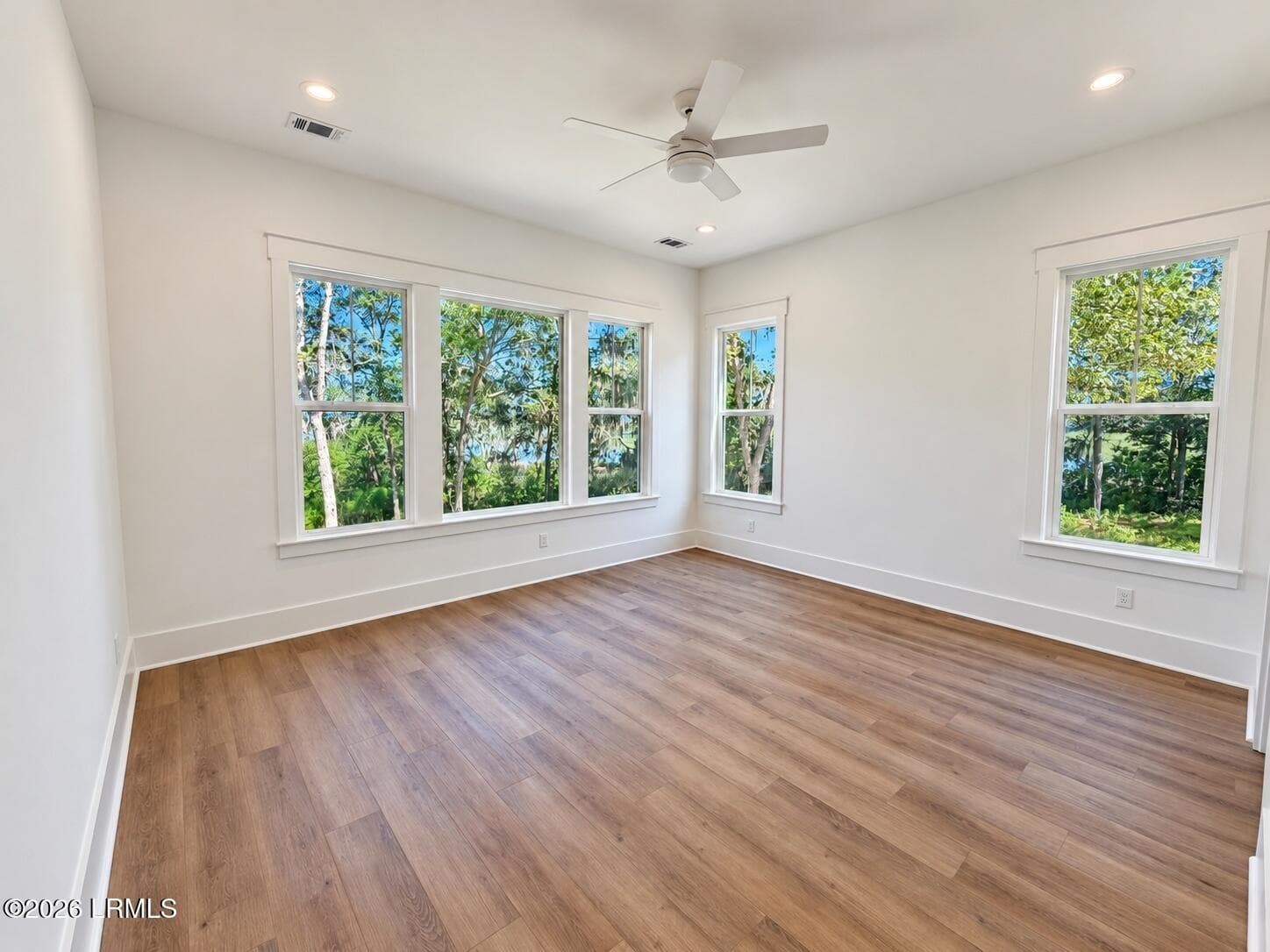 16_bright_empty_modern_room_with_tree_vi - 2493 Knowles Island Road, Ridgeland, SC 29936, Ridgeland