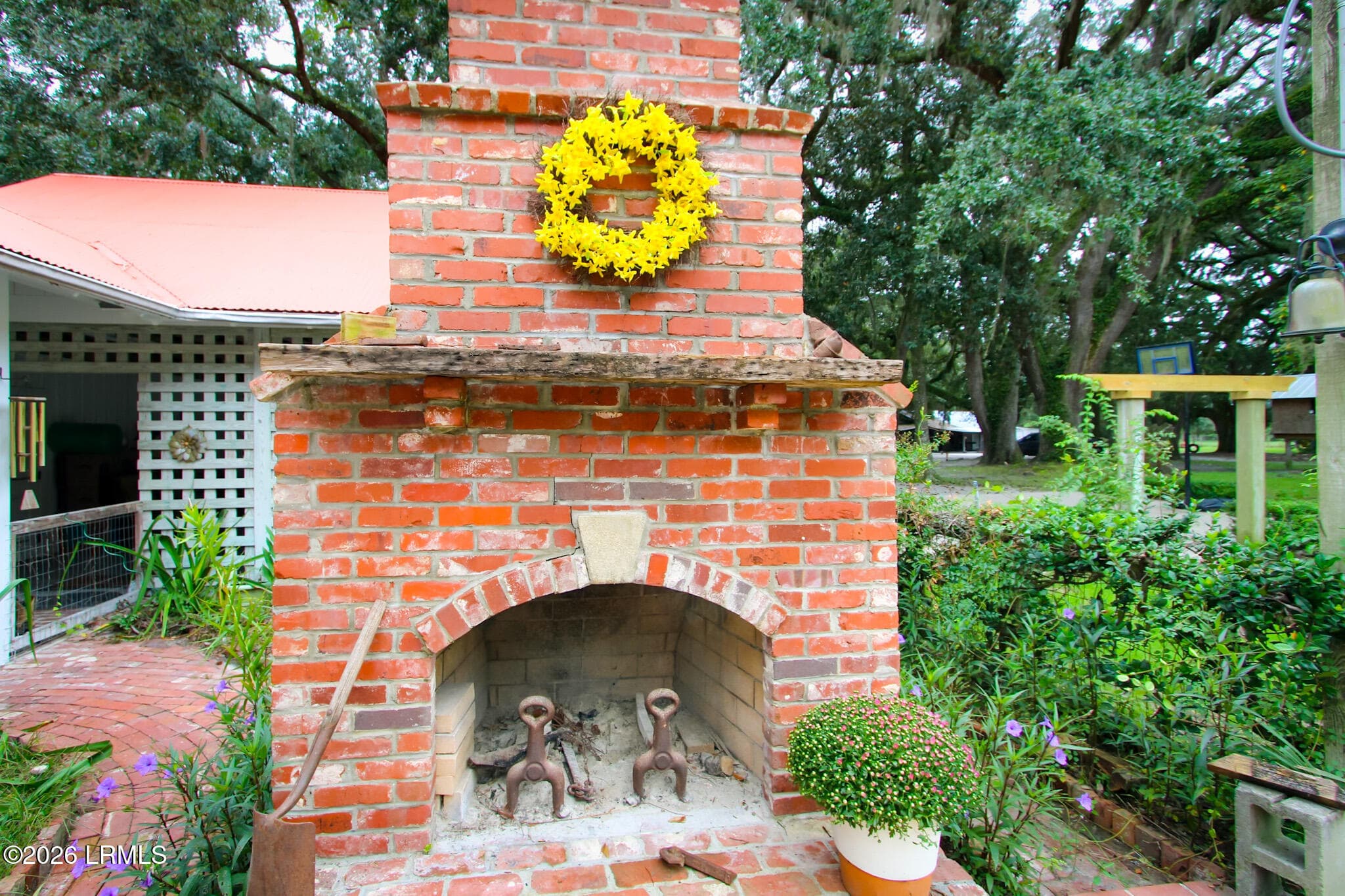 Outdoor fireplace - 25632 Pocotaligo Road, Yemassee, SC 29945, Yemassee