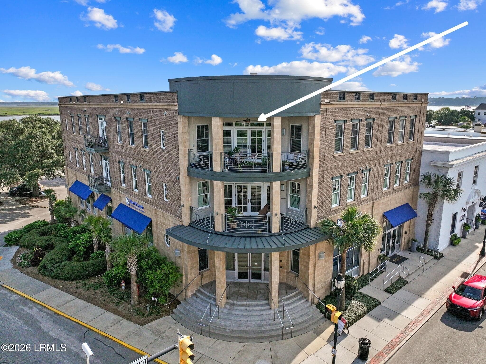 1000-SW-Building - WithArrow - 700 Bay Street 301, Beaufort, SC 29902