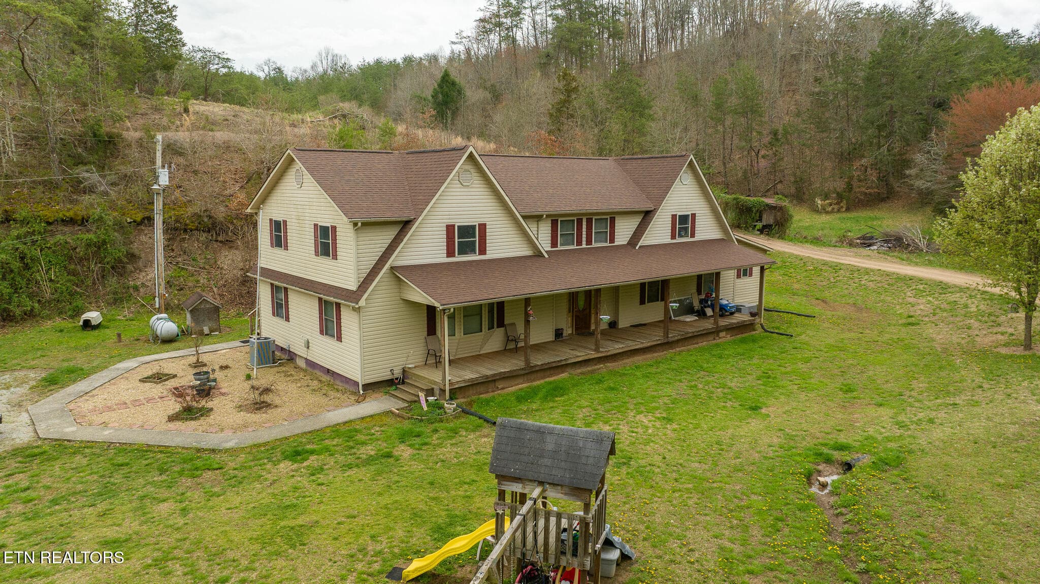 8651 Tazewell Hwy, Sneedville, TN 37869