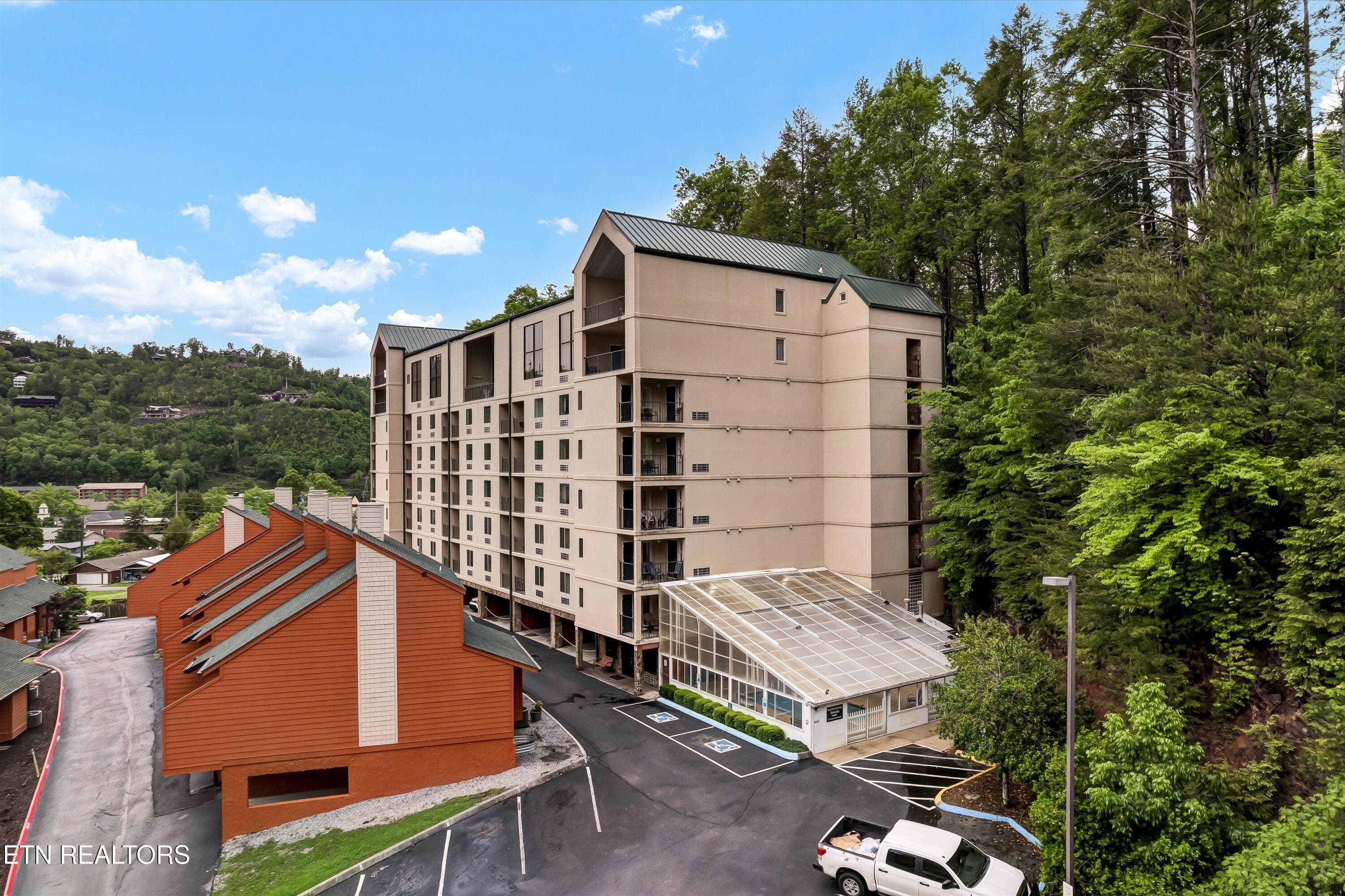 413 Baskins Creek Rd 205, Gatlinburg, TN 37738