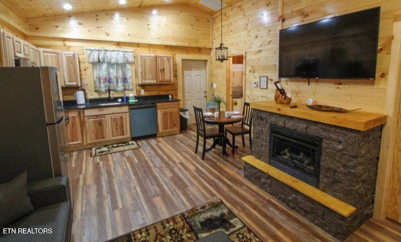 Front door - 1695 Misty Hollow Way, Gatlinburg, TN 37738, Gatlinburg