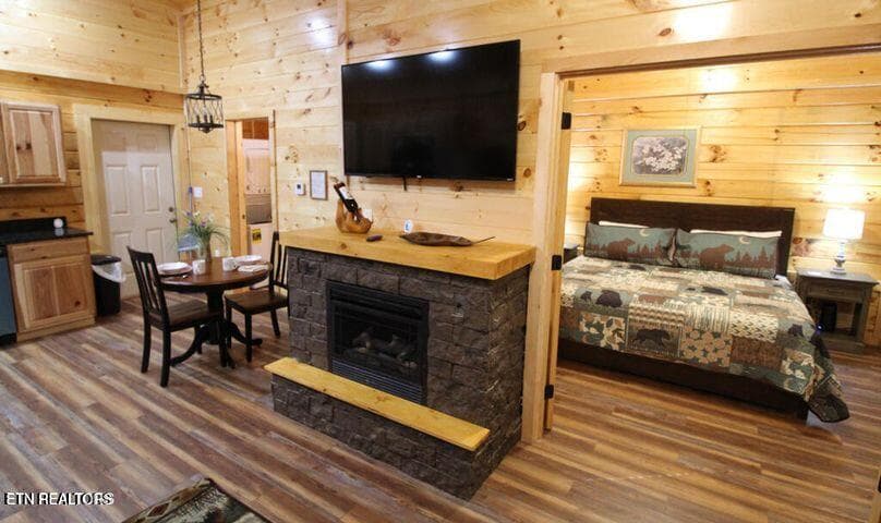 Fireplace side - 1695 Misty Hollow Way, Gatlinburg, TN 37738, Gatlinburg
