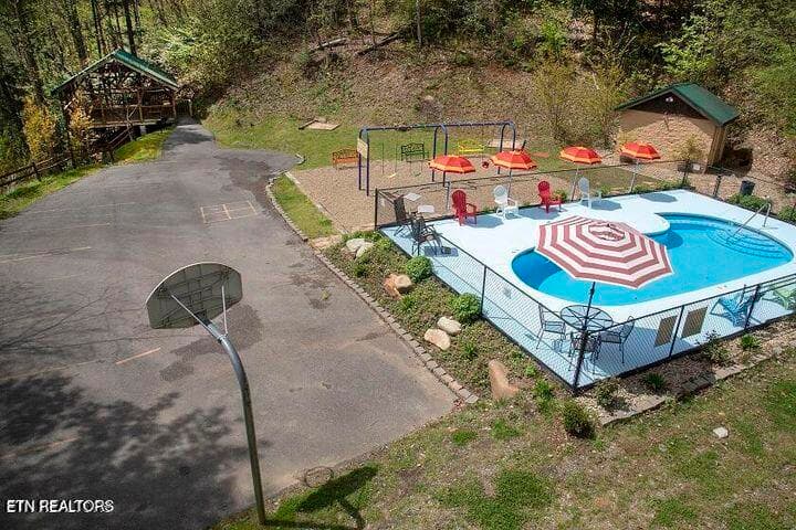 2nd pool - 1695 Misty Hollow Way, Gatlinburg, TN 37738, Gatlinburg