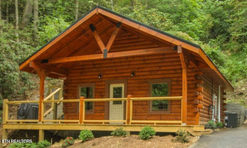 1695 Misty Hollow Way, Gatlinburg, TN 37738