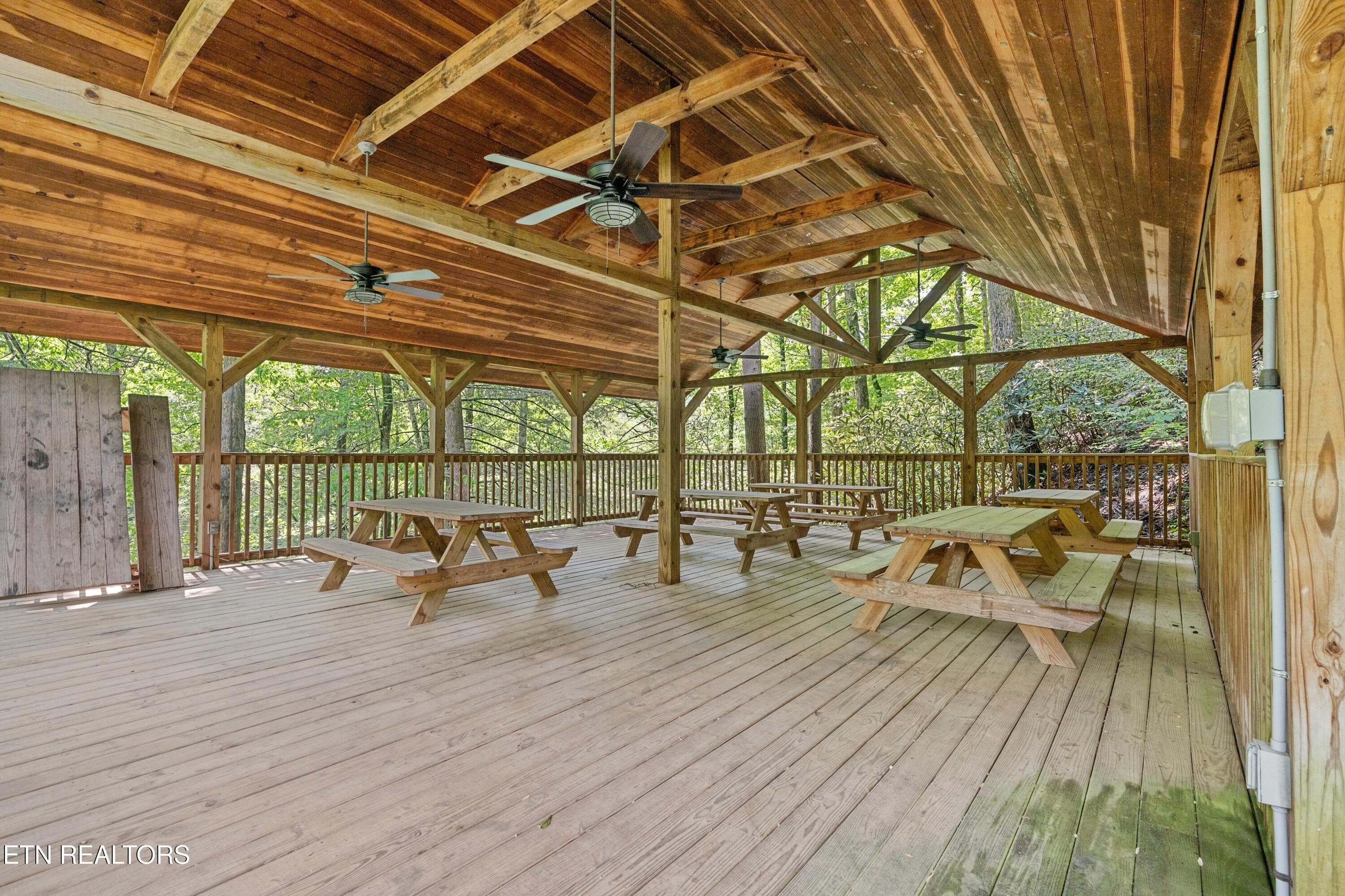 pavilon - 1695 Misty Hollow Way, Gatlinburg, TN 37738, Gatlinburg