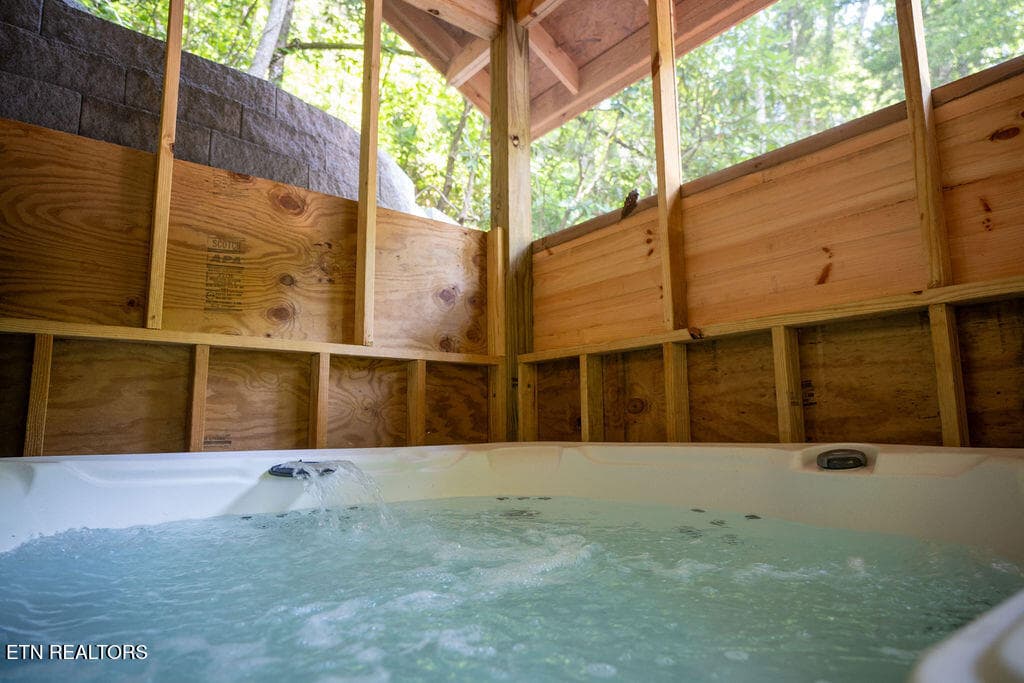 hot tub hut - 1695 Misty Hollow Way, Gatlinburg, TN 37738, Gatlinburg