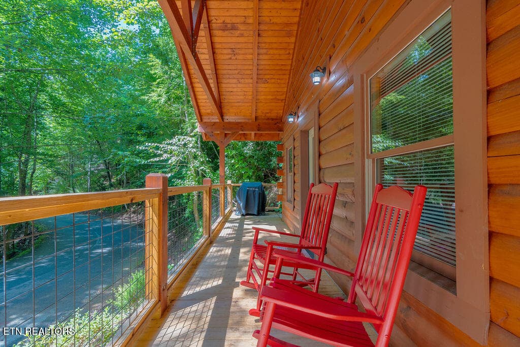 Front porch - 1695 Misty Hollow Way, Gatlinburg, TN 37738, Gatlinburg