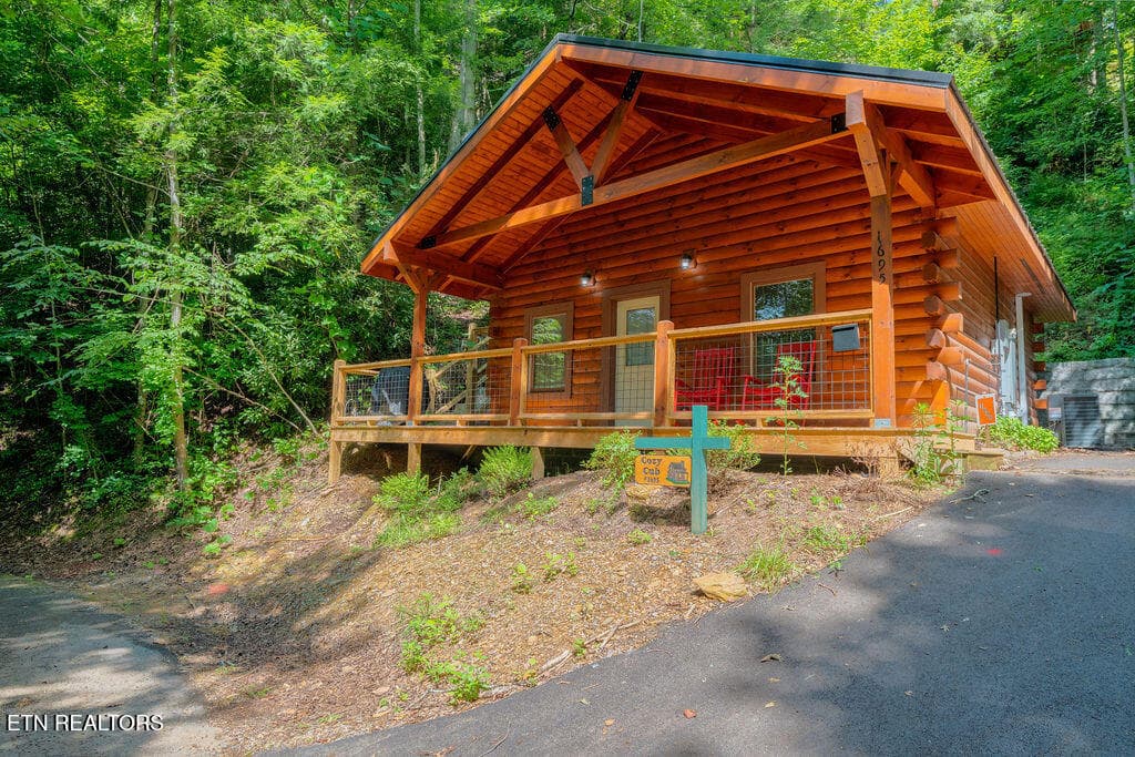 Angled view - 1695 Misty Hollow Way, Gatlinburg, TN 37738, Gatlinburg