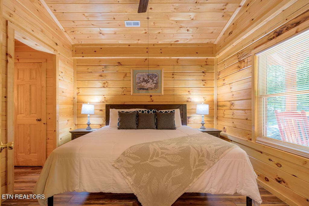 bed - 1695 Misty Hollow Way, Gatlinburg, TN 37738, Gatlinburg