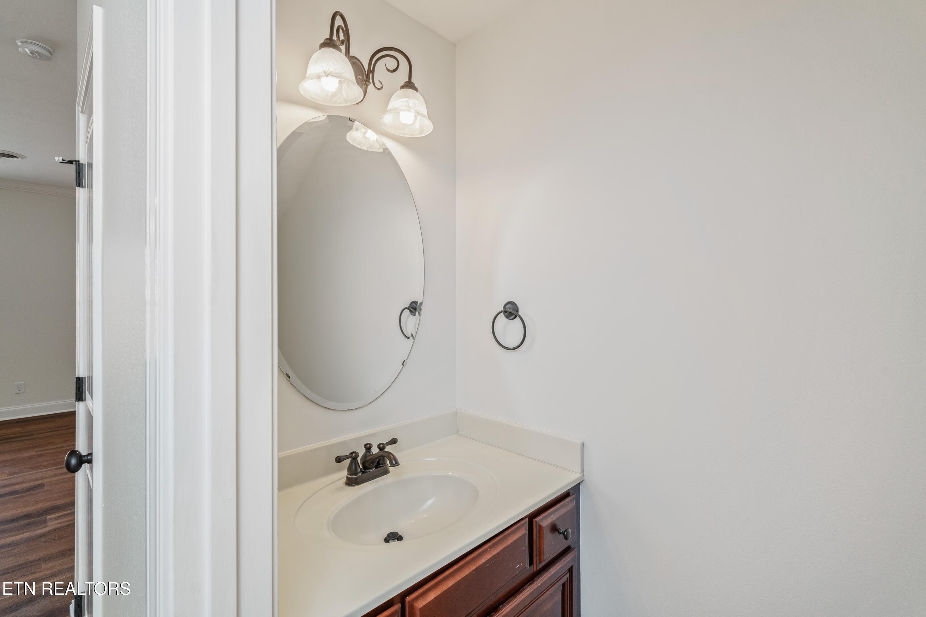 Guest Bath - 4810 Fountain View Way, Knoxville, TN 37918, Knoxville