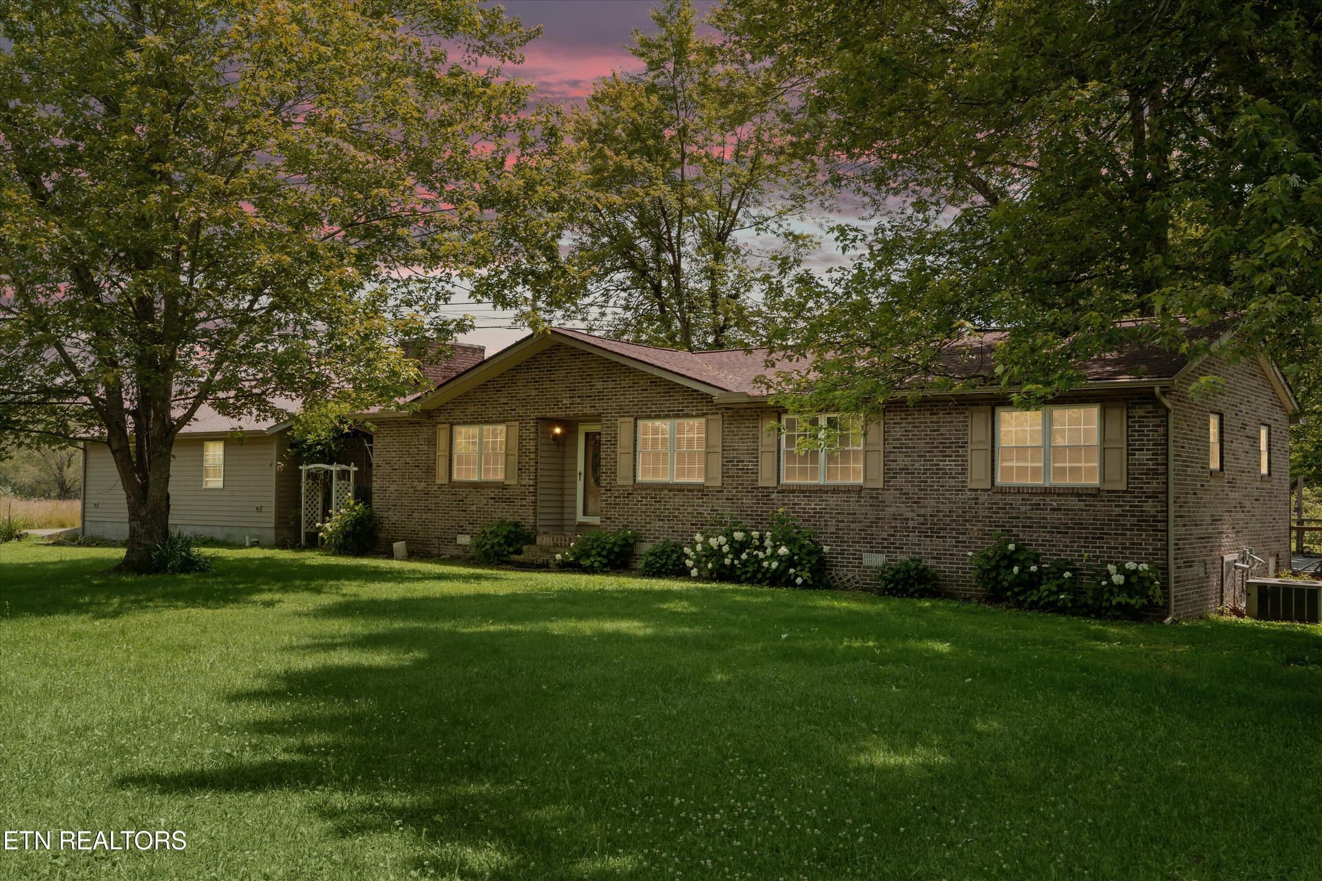 1,435+ SqFt Main Residence - 9438-0 Morgan County Hwy, Sunbright, TN 37872