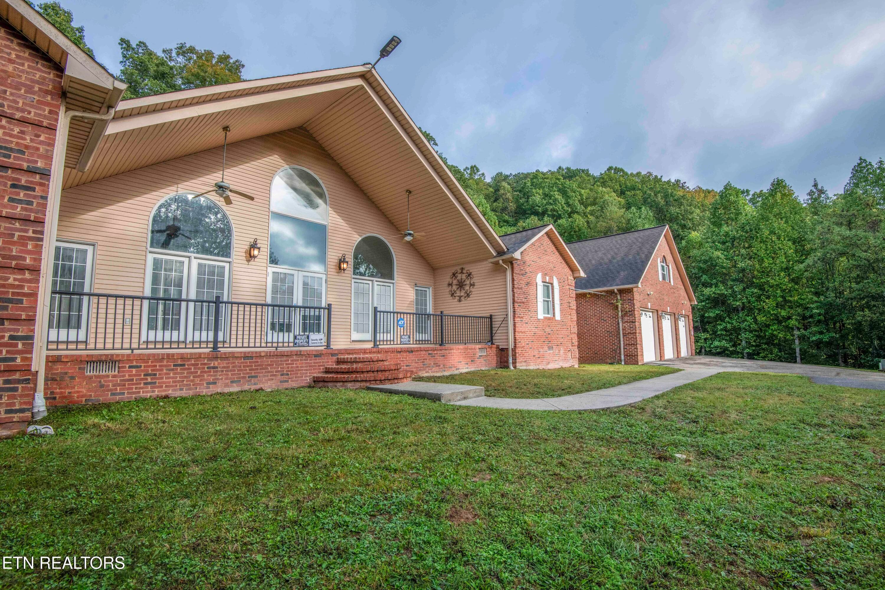 exterior 1_1 - 799 Twin Hills Lane, Jacksboro, TN 37757, Jacksboro