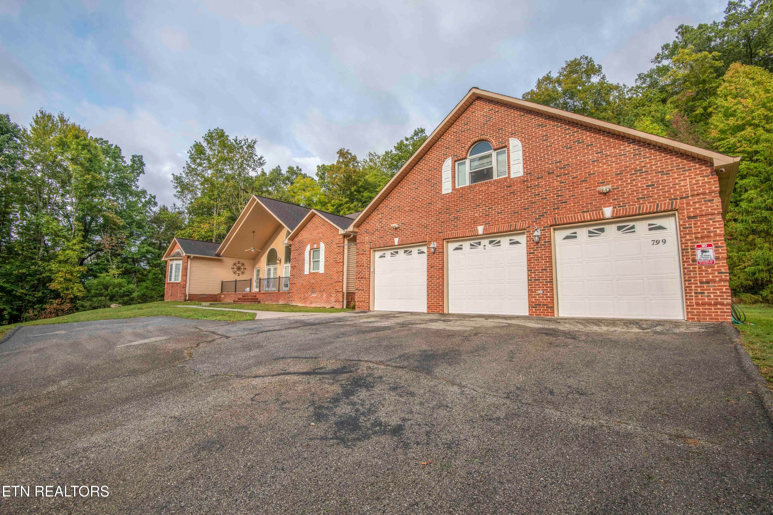 exterior_1 - 799 Twin Hills Lane, Jacksboro, TN 37757, Jacksboro