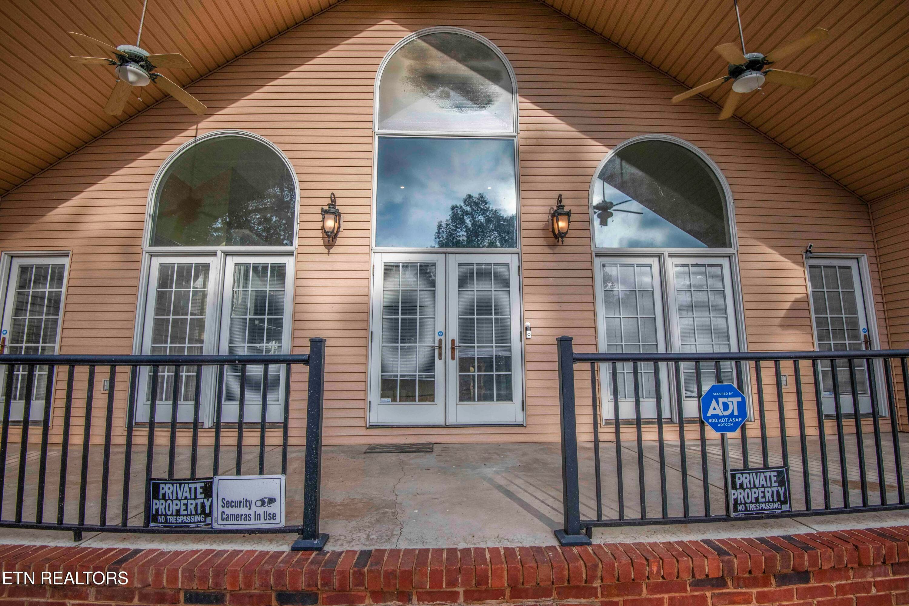porch_1 - 799 Twin Hills Lane, Jacksboro, TN 37757, Jacksboro