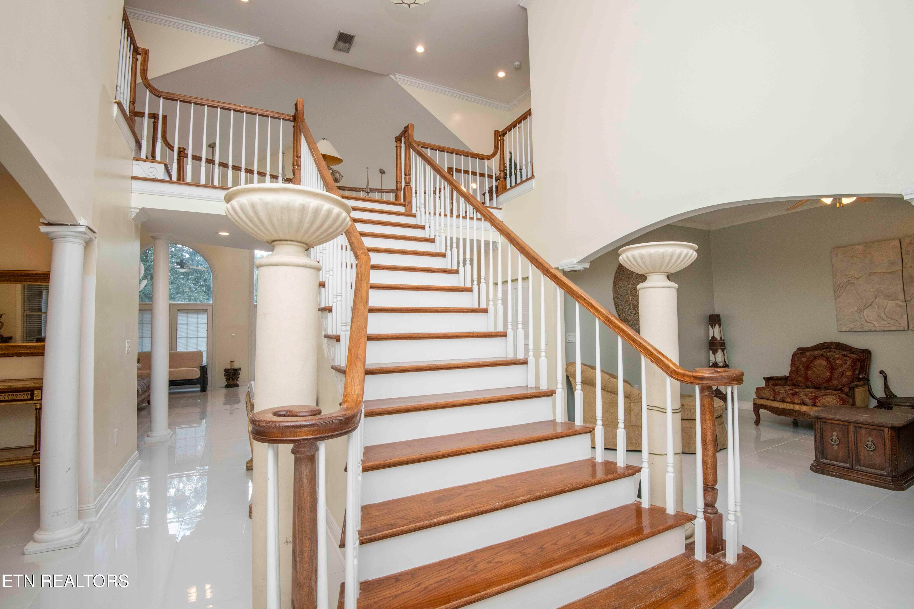 foyer 1_1 - 799 Twin Hills Lane, Jacksboro, TN 37757, Jacksboro
