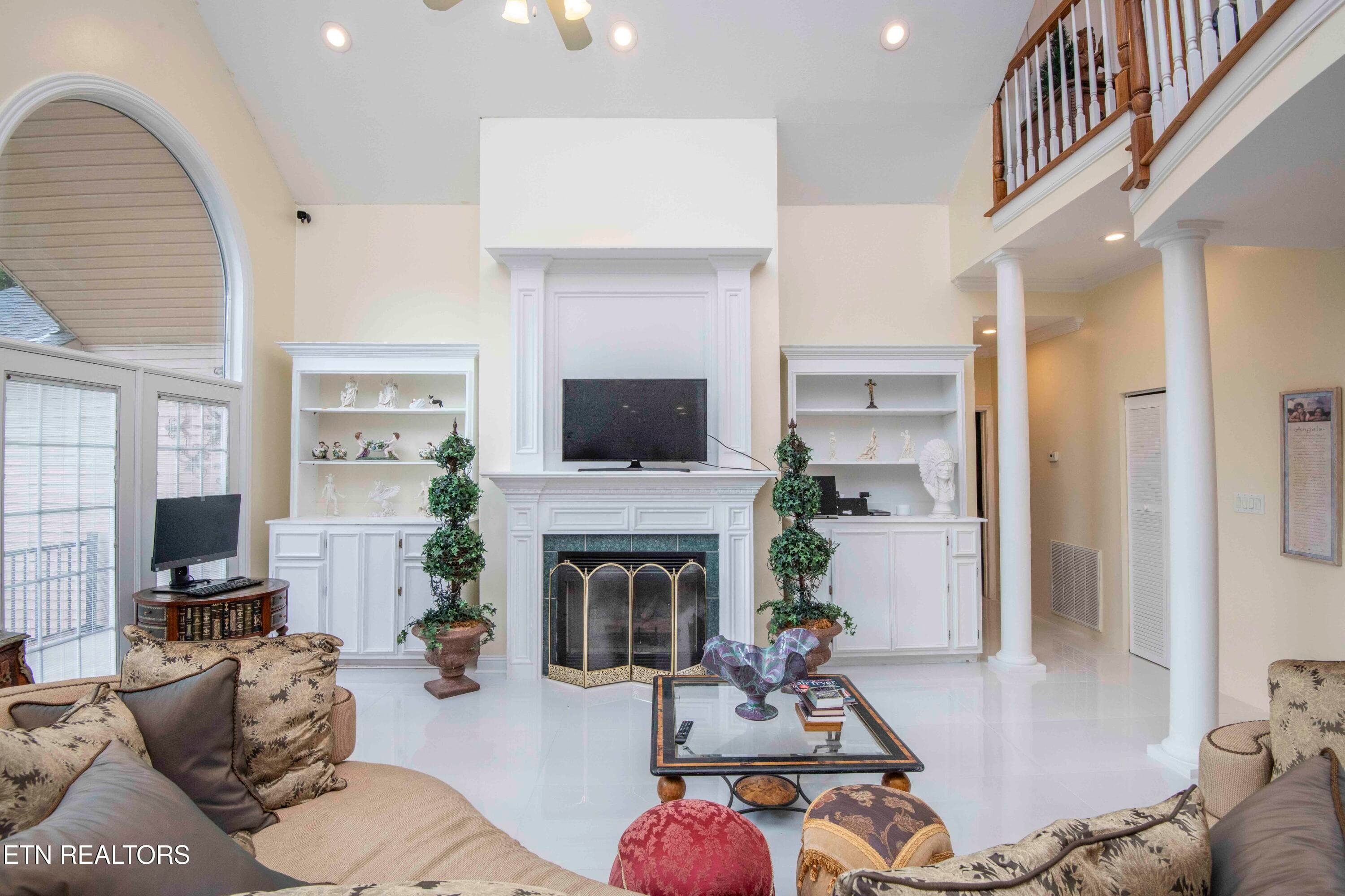 living 5_1 - 799 Twin Hills Lane, Jacksboro, TN 37757, Jacksboro