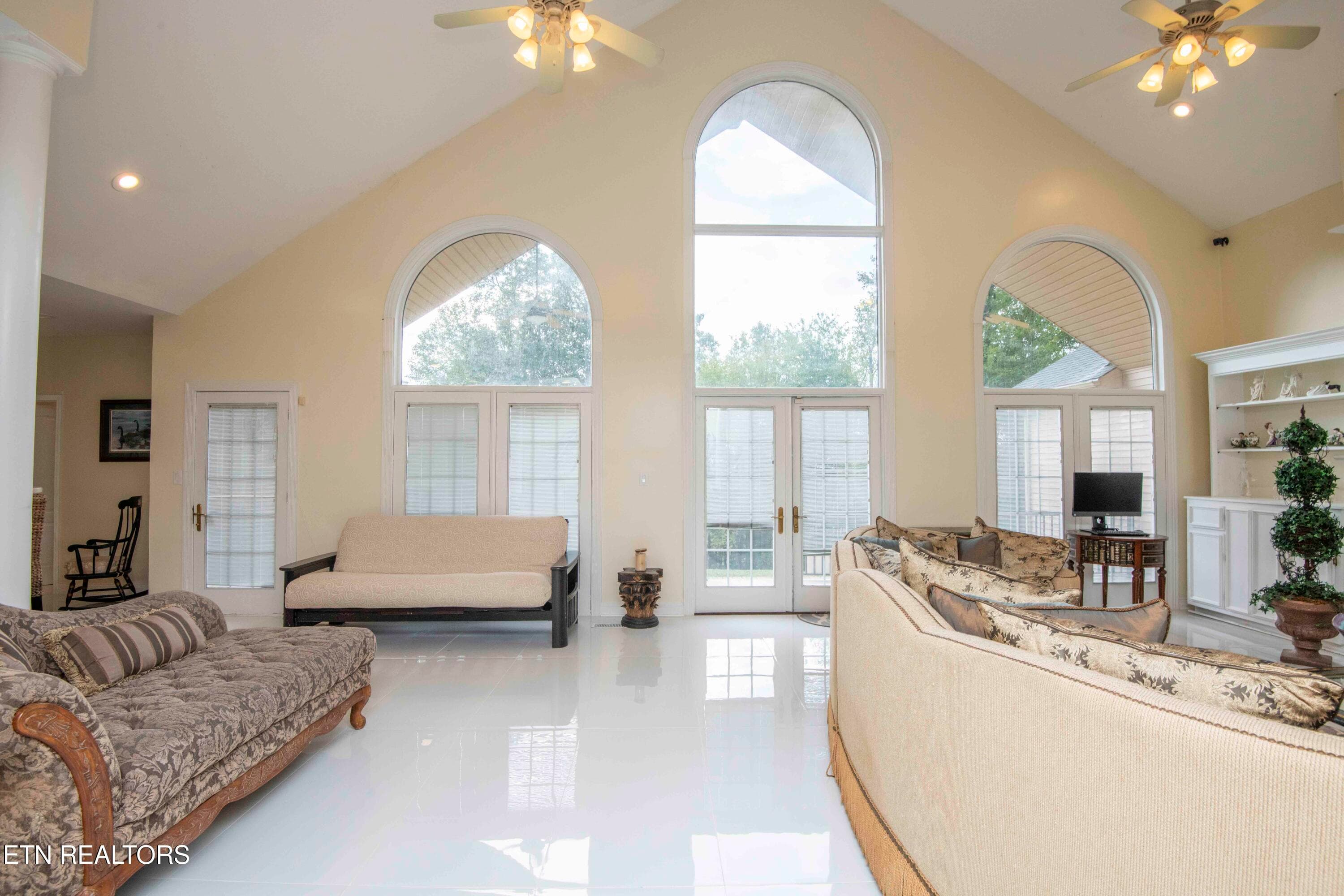 living_1 - 799 Twin Hills Lane, Jacksboro, TN 37757, Jacksboro