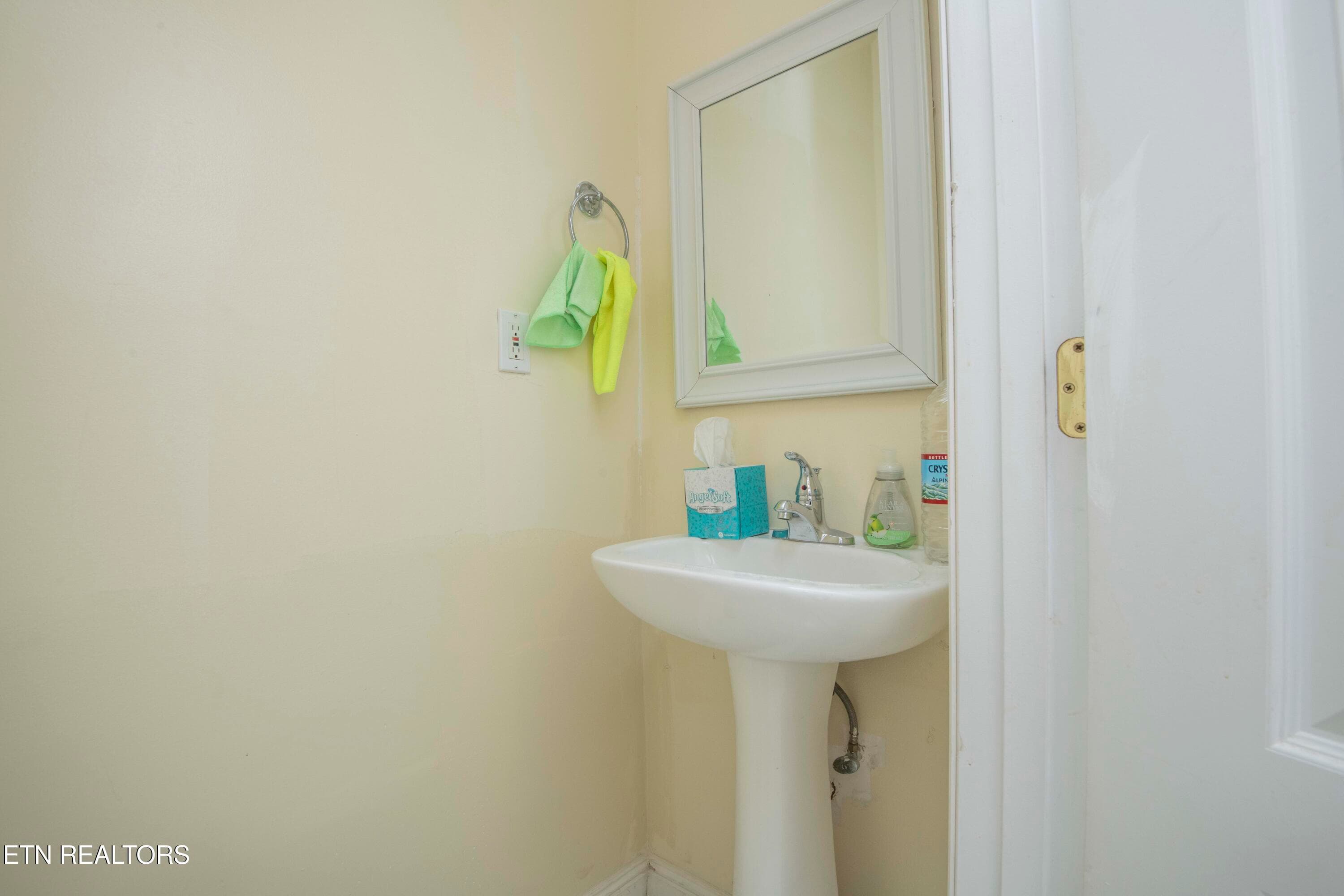 second half bath_1 - 799 Twin Hills Lane, Jacksboro, TN 37757, Jacksboro