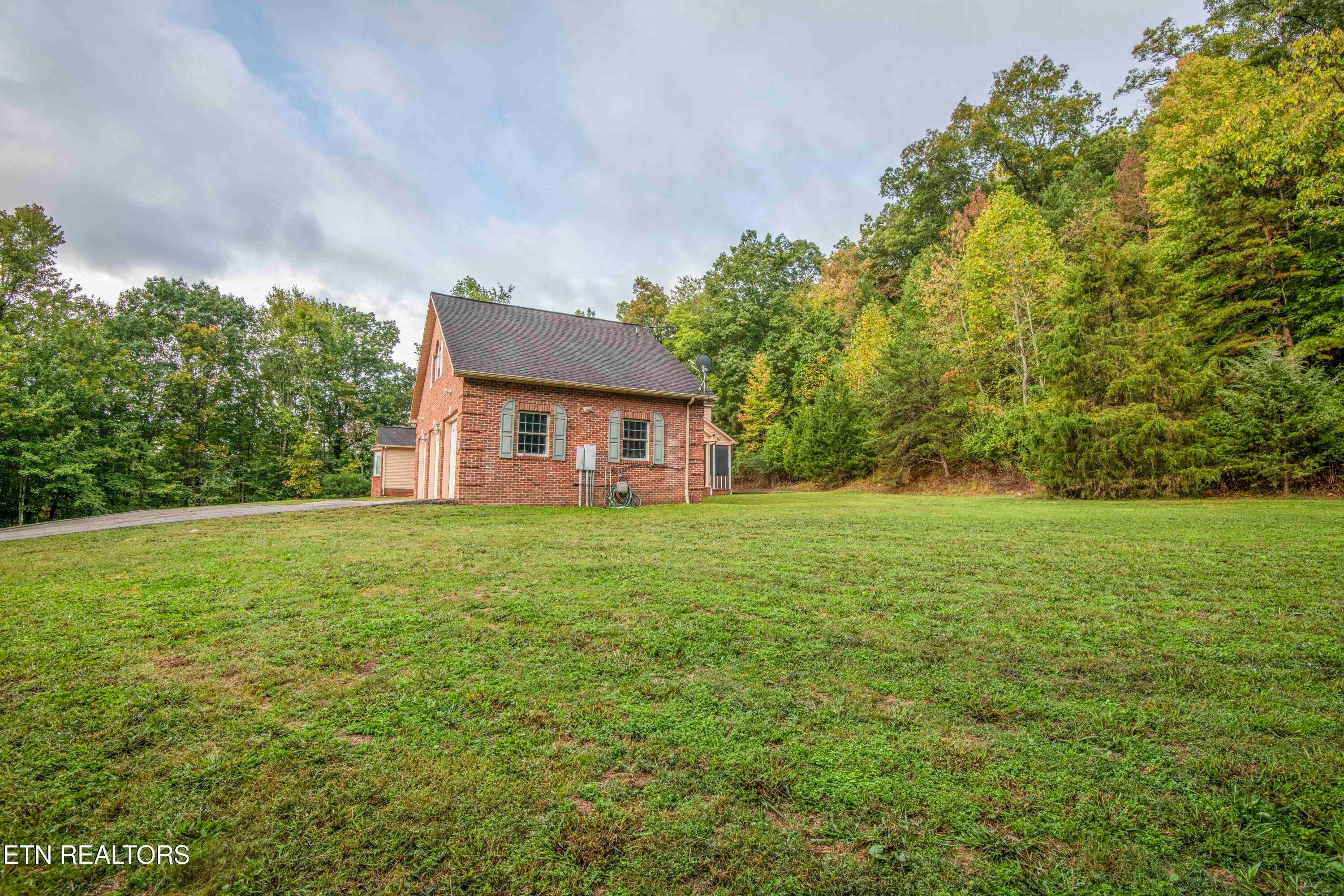 yard_1 - 799 Twin Hills Lane, Jacksboro, TN 37757, Jacksboro