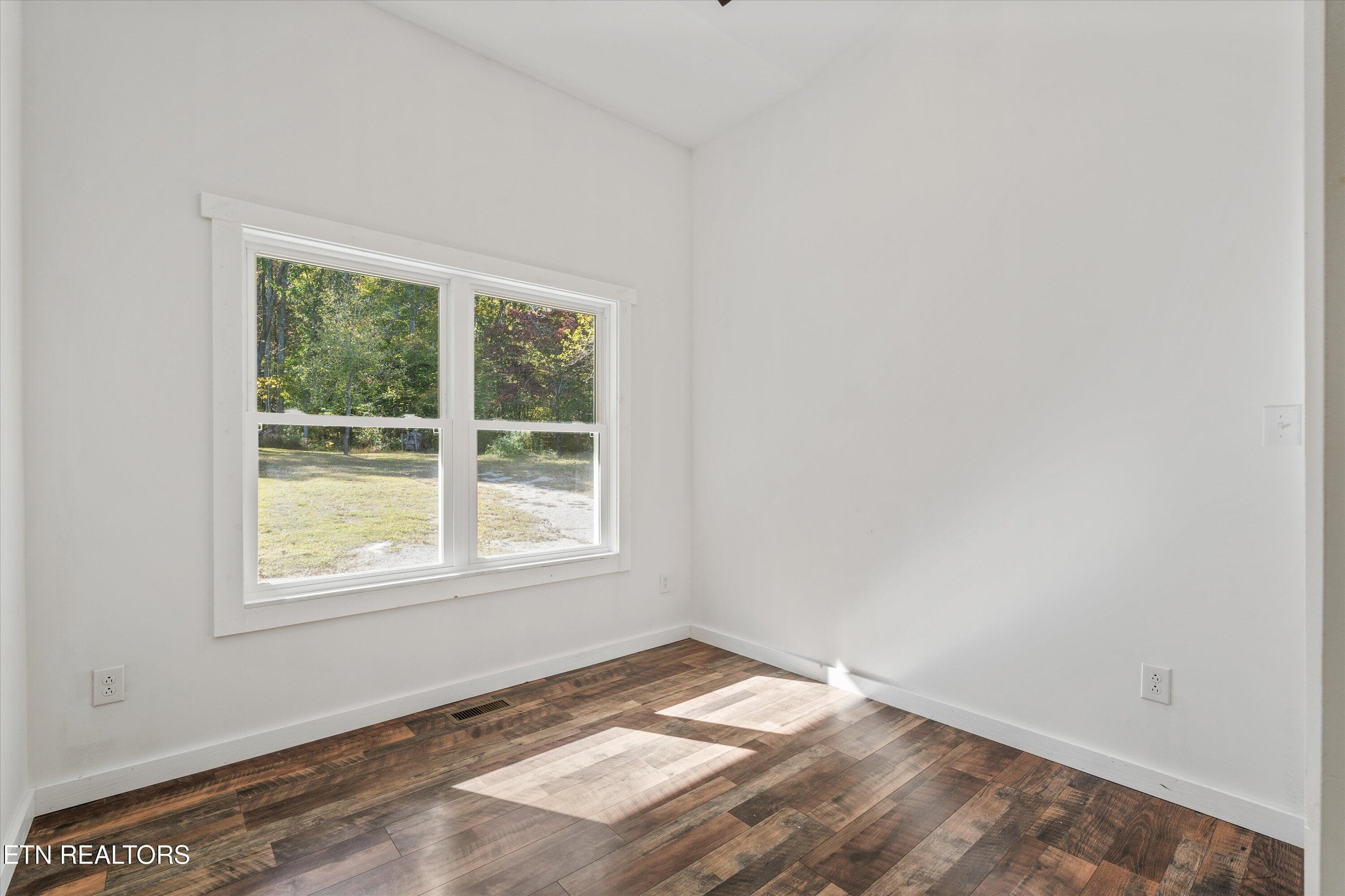 24-620 E Norris Point Rd-22 - 620 E Norris Point Rd, LaFollette, TN 37766