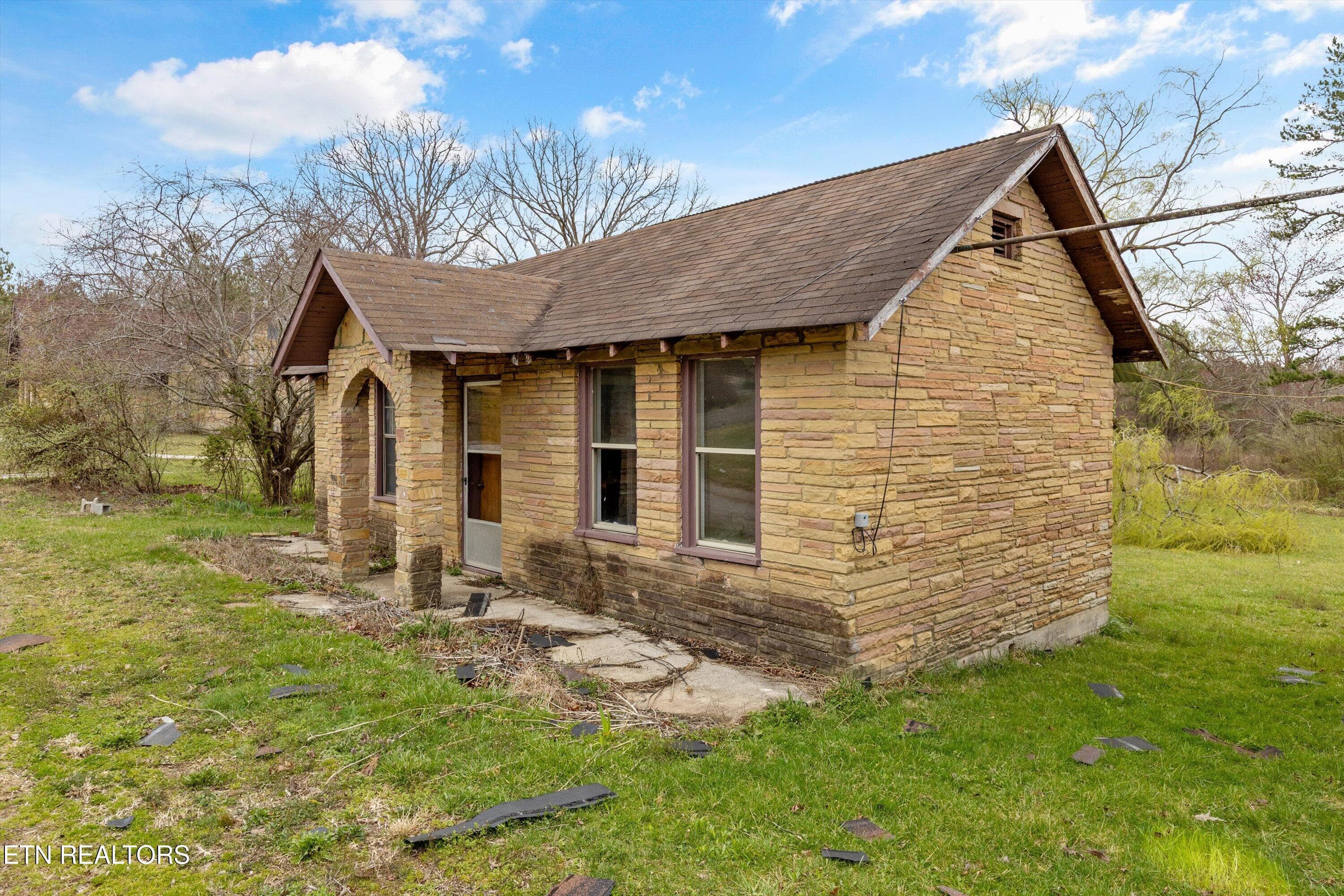 Beautiful Historic Exterior - 9476 Morgan County Hwy, Sunbright, TN 37872