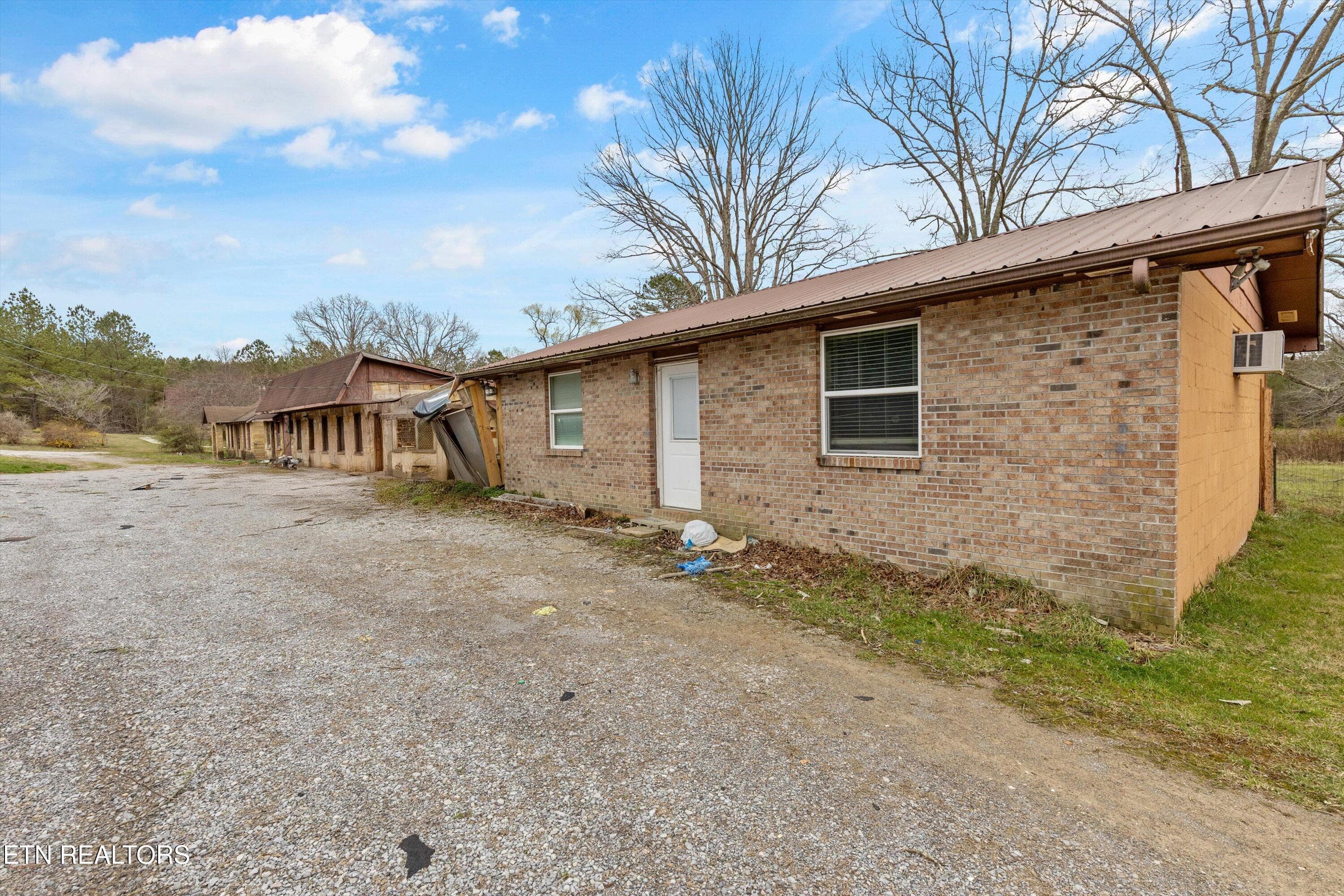 Exterior - 9476 Morgan County Hwy, Sunbright, TN 37872