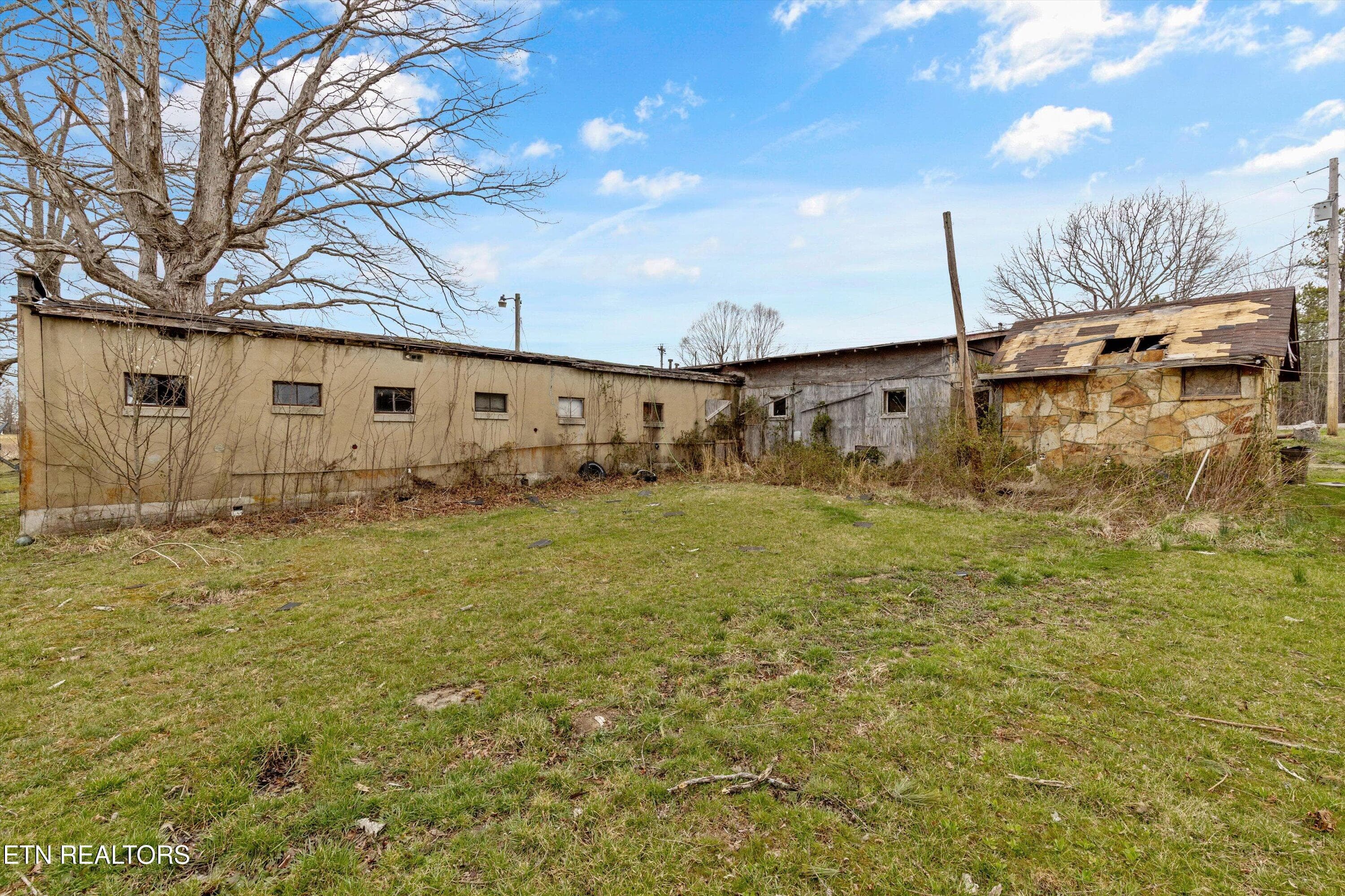 Exterior - 9476 Morgan County Hwy, Sunbright, TN 37872