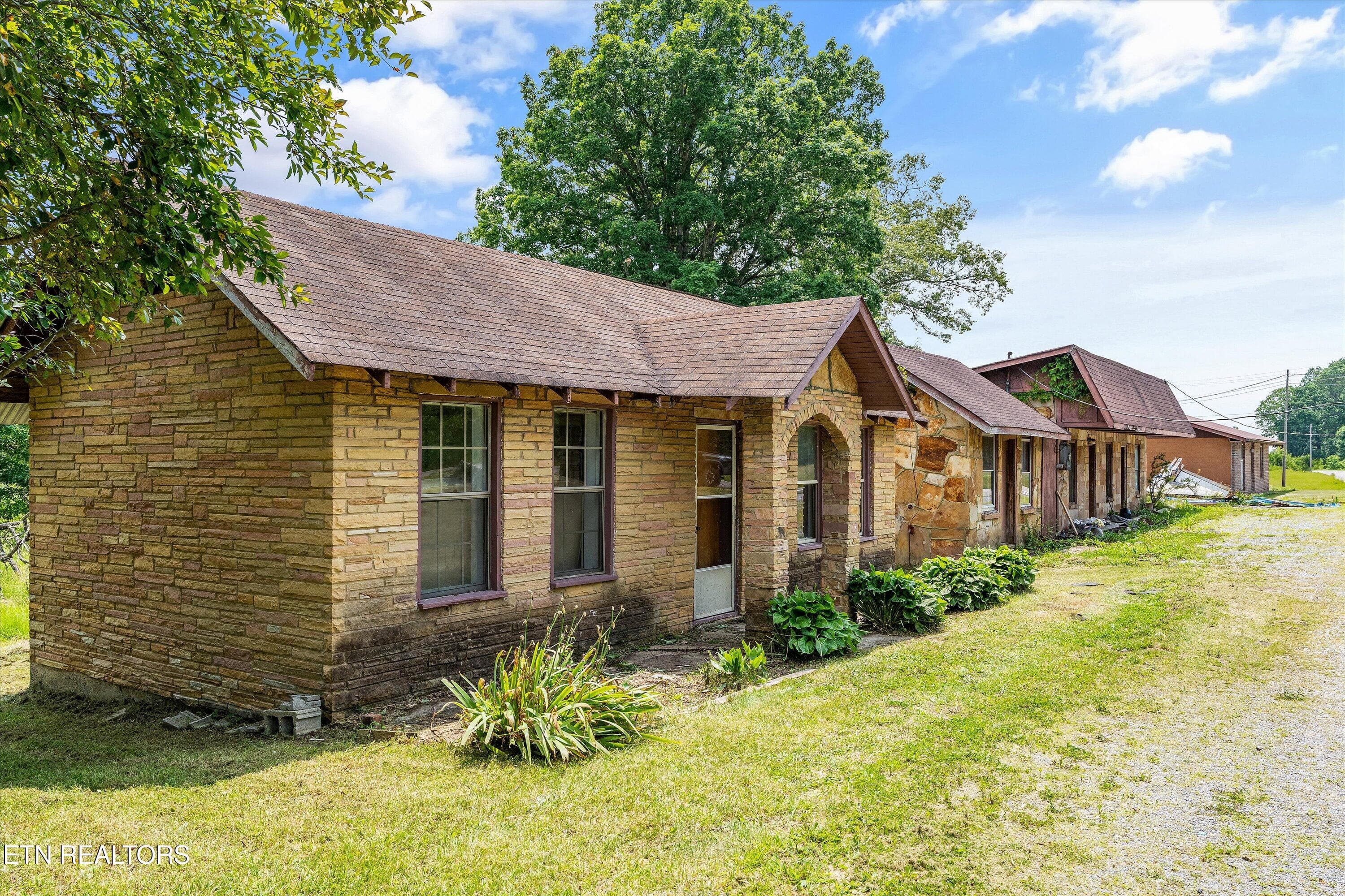 Four-Unit Efficiency Motel - 9476 Morgan County Hwy, Sunbright, TN 37872